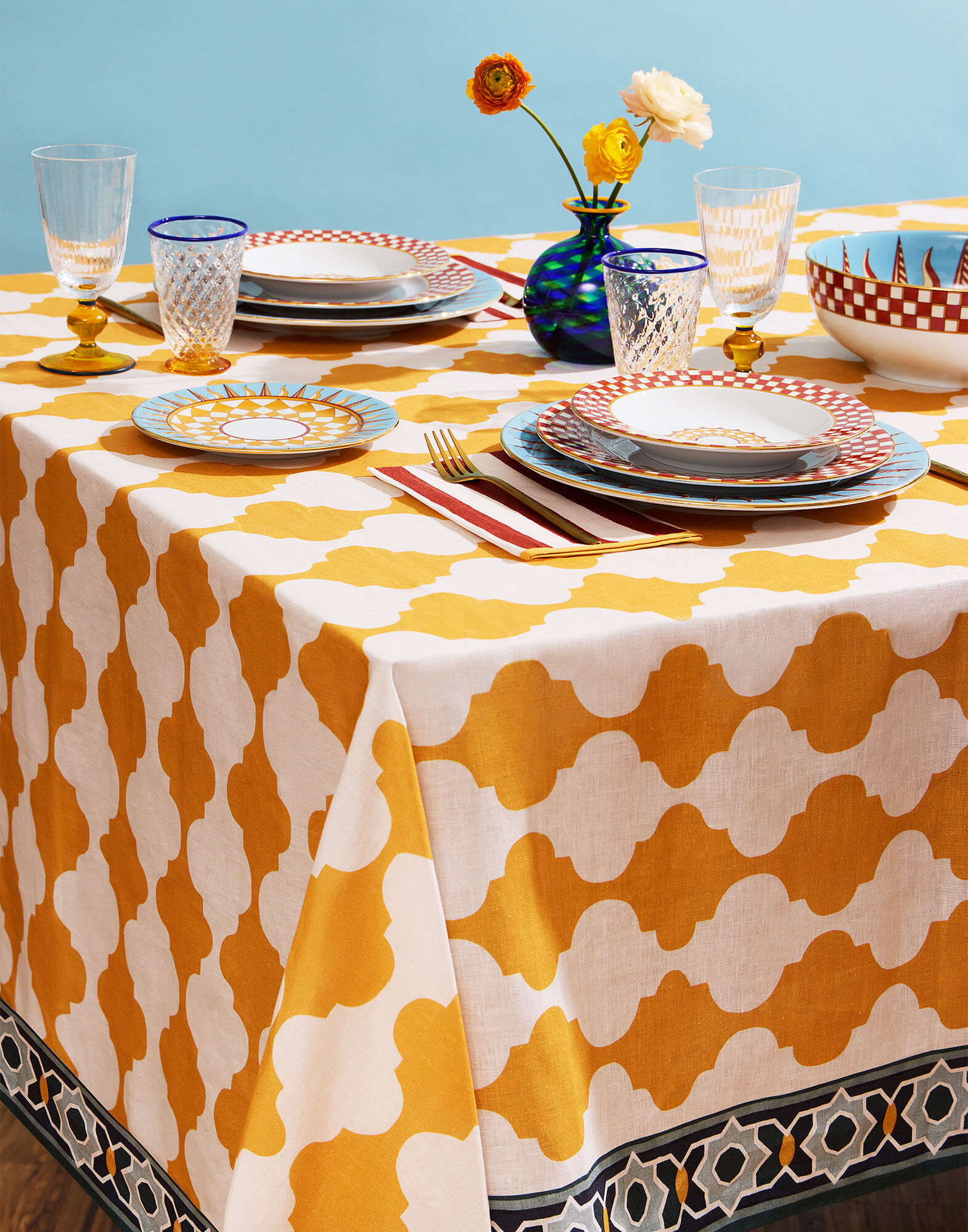 La DoubleJ Medium Tablecloth Plaza Yellow TBC0002LIN001PLA05YE02