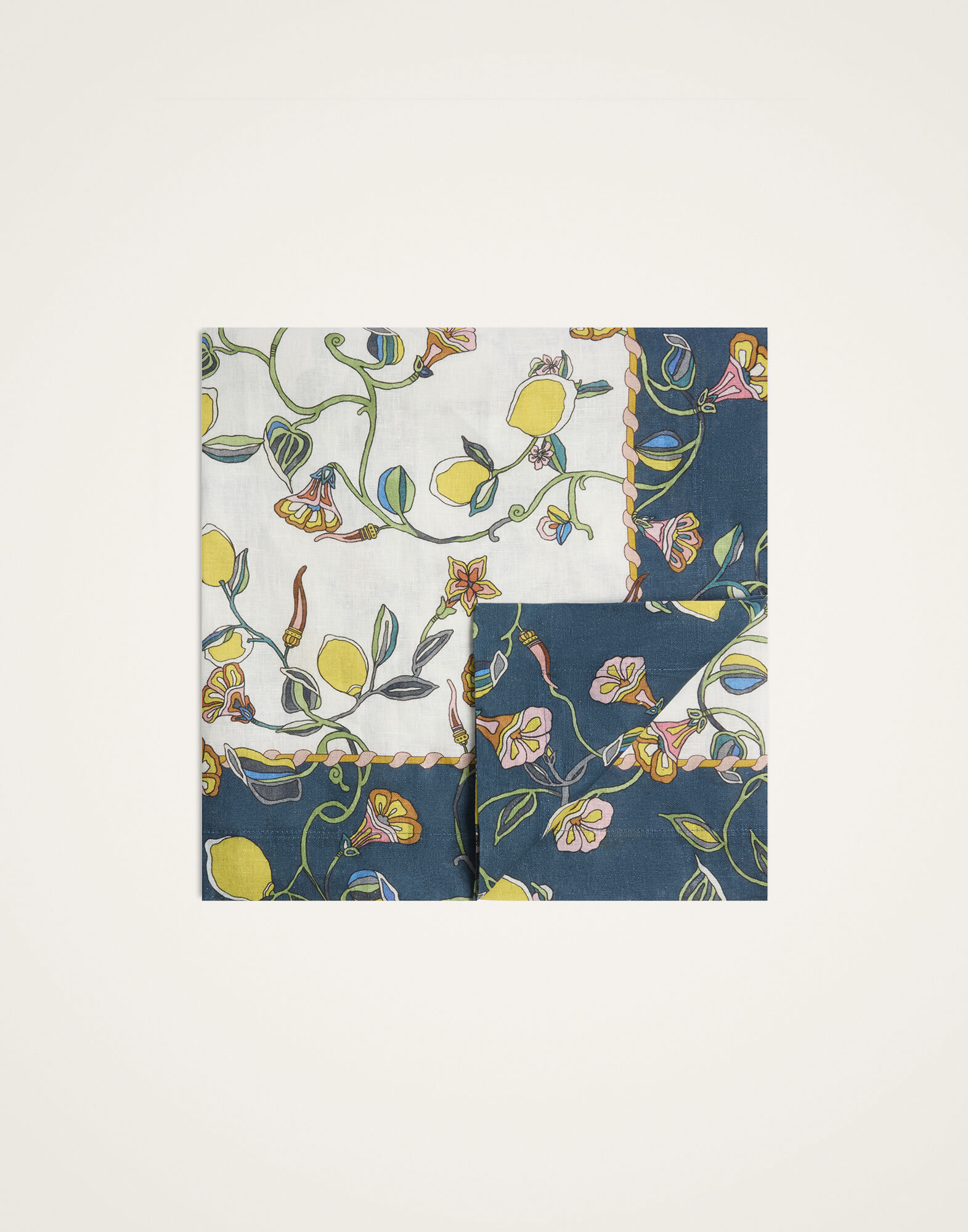 La DoubleJ Large Tablecloth Borboni Plac&eacute;e White TBC0018LIN008BRN14WH01