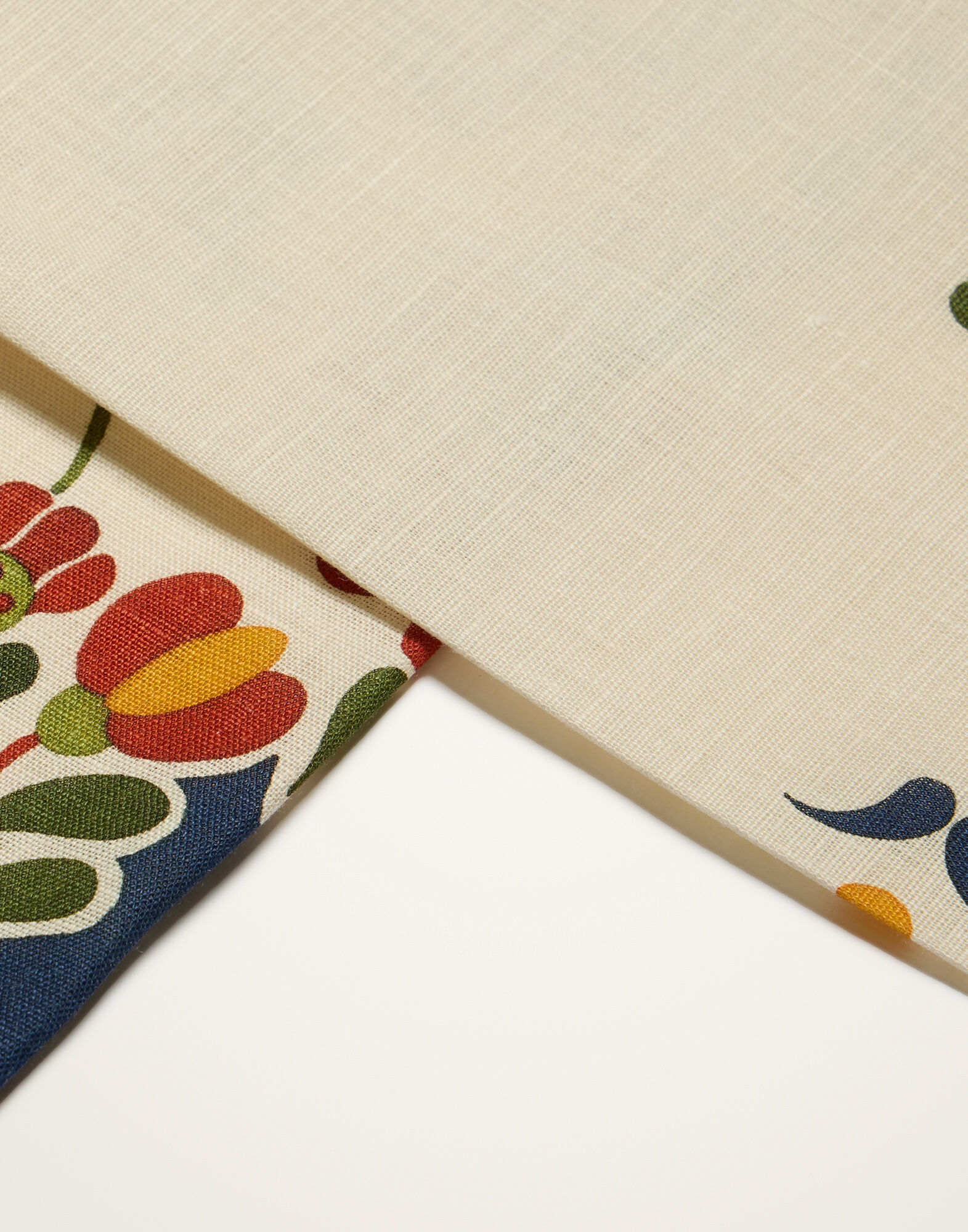 La DoubleJ Square Tablecloth Windflower Plac&eacute;e Bordeaux TBC0021LIN008WNF02RE02