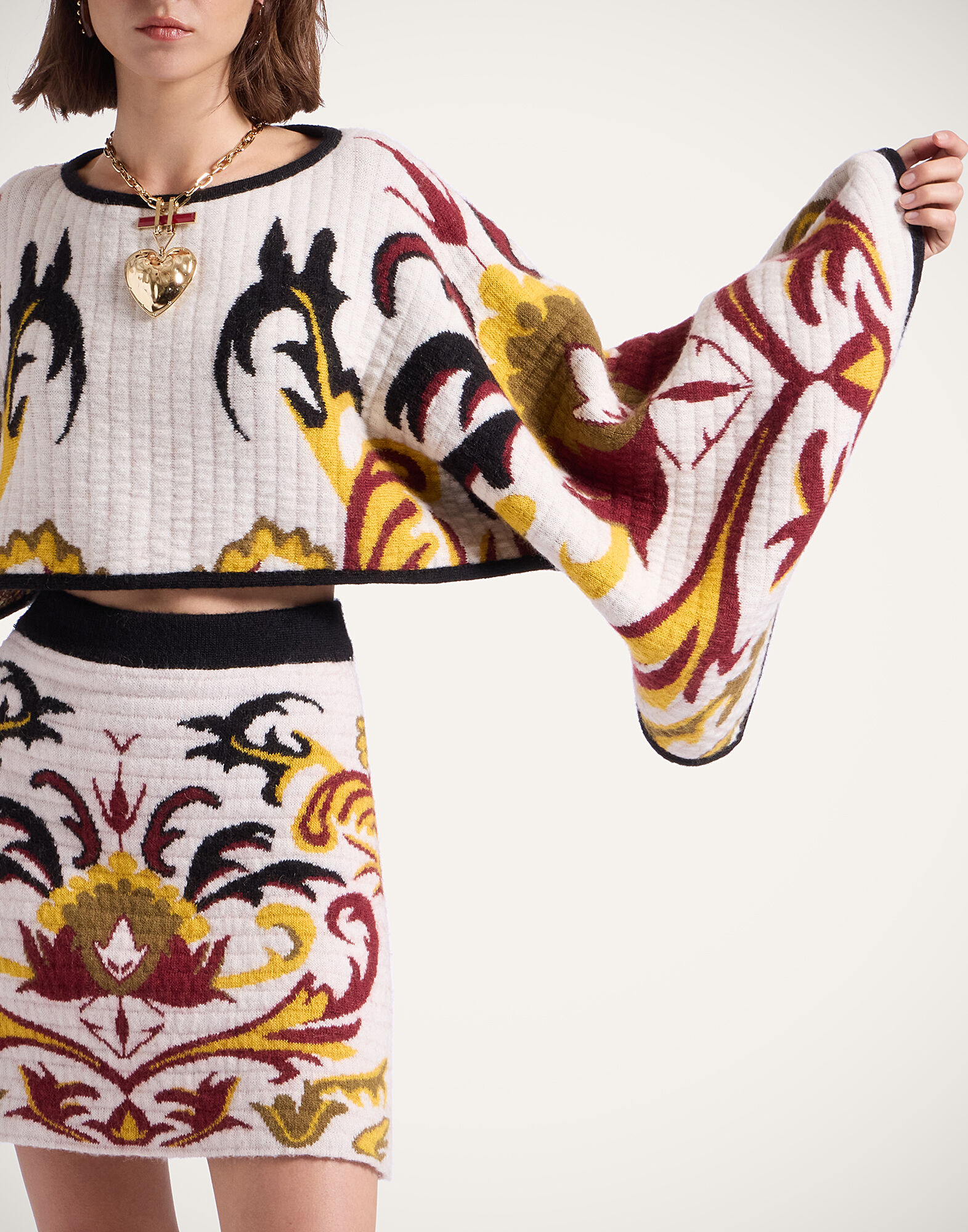 La DoubleJ In My Power Knit Stole Multicolor Ivory & Red SCA0082KNI177VA402BR05