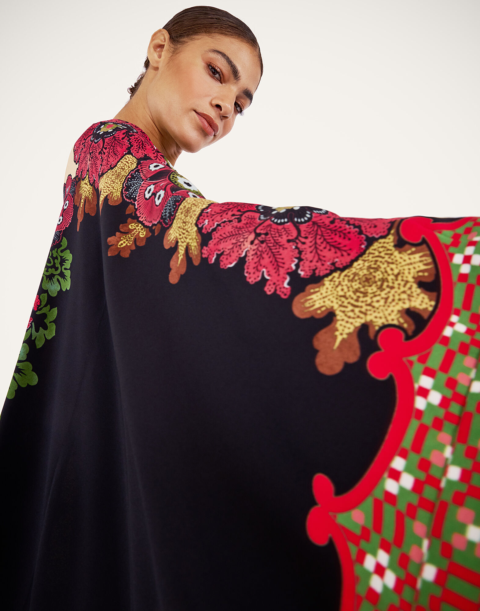 La DoubleJ Karis Kaftan Bounty Plac&eacute;e Red DRE0935VIS027BOU01RE01