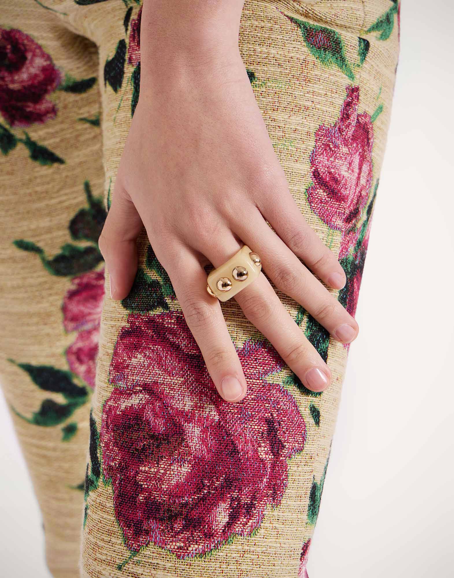 La DoubleJ Nefertiti Ring Solid Cream RIN0004POL005SOLIDWH03