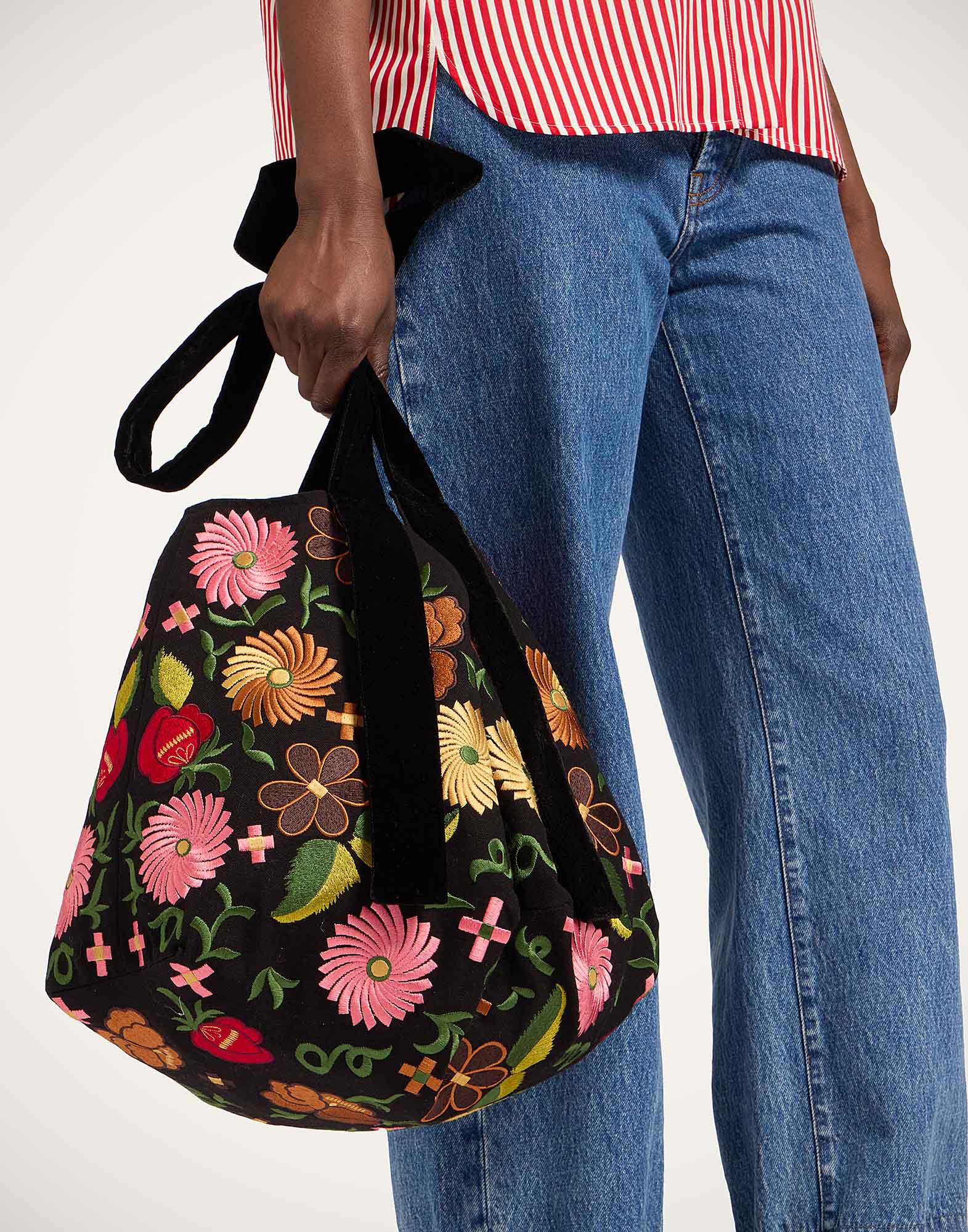 La DoubleJ Soft Bag Crossflower Black BAG0099EMB174CRO01BL01