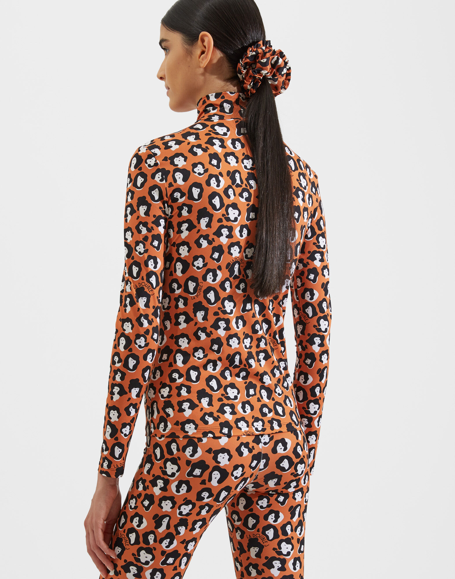 La DoubleJ Turtleneck Lady Leopard SHI0030JER005LLE0001