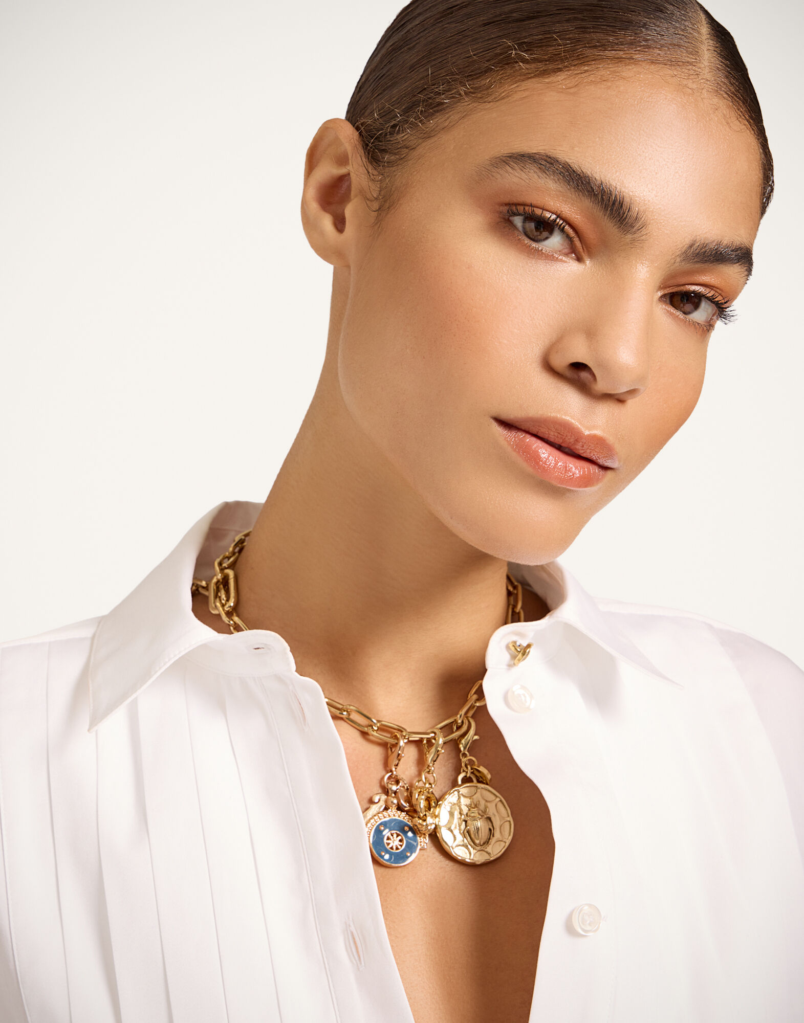 La DoubleJ Medallion Charm 24k Gold Plate & Blue Enamel CHM0009BRA003SOLIDBU03