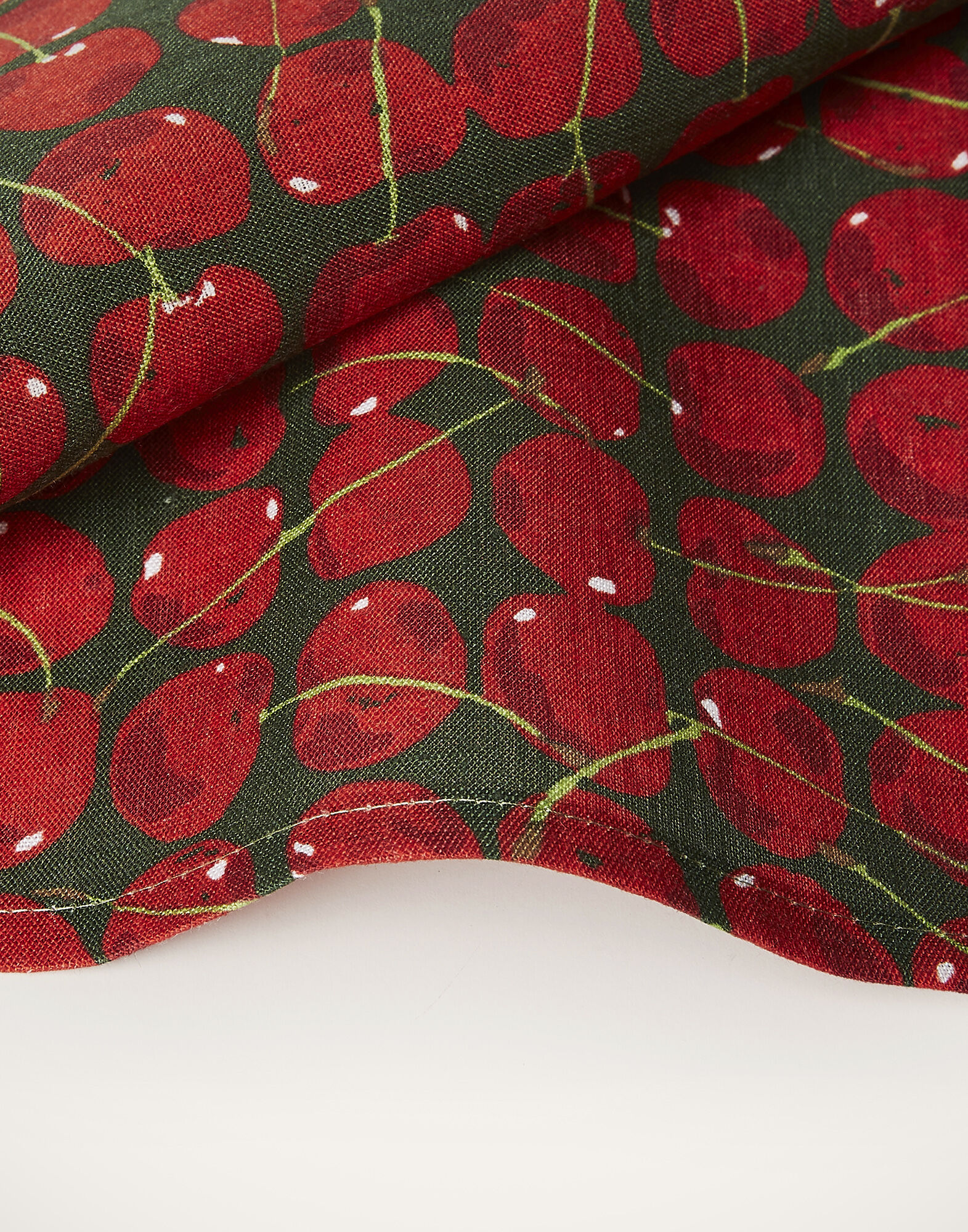 La DoubleJ Large Napkins Set Of 2 Cherries Verde NAP0006LIN001CHY0004