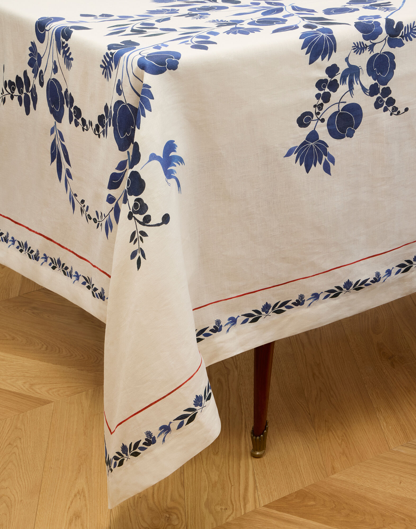 La DoubleJ Medium Tablecloth Wildbird Plac&eacute;e Blue TBC0017LIN008BIR04BU03