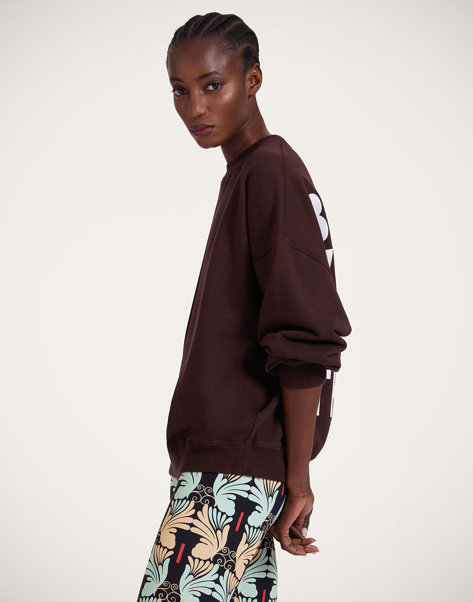 La DoubleJ Off Court Sweatshirt Solid Brown SWE0035JER054SOLIDBR07