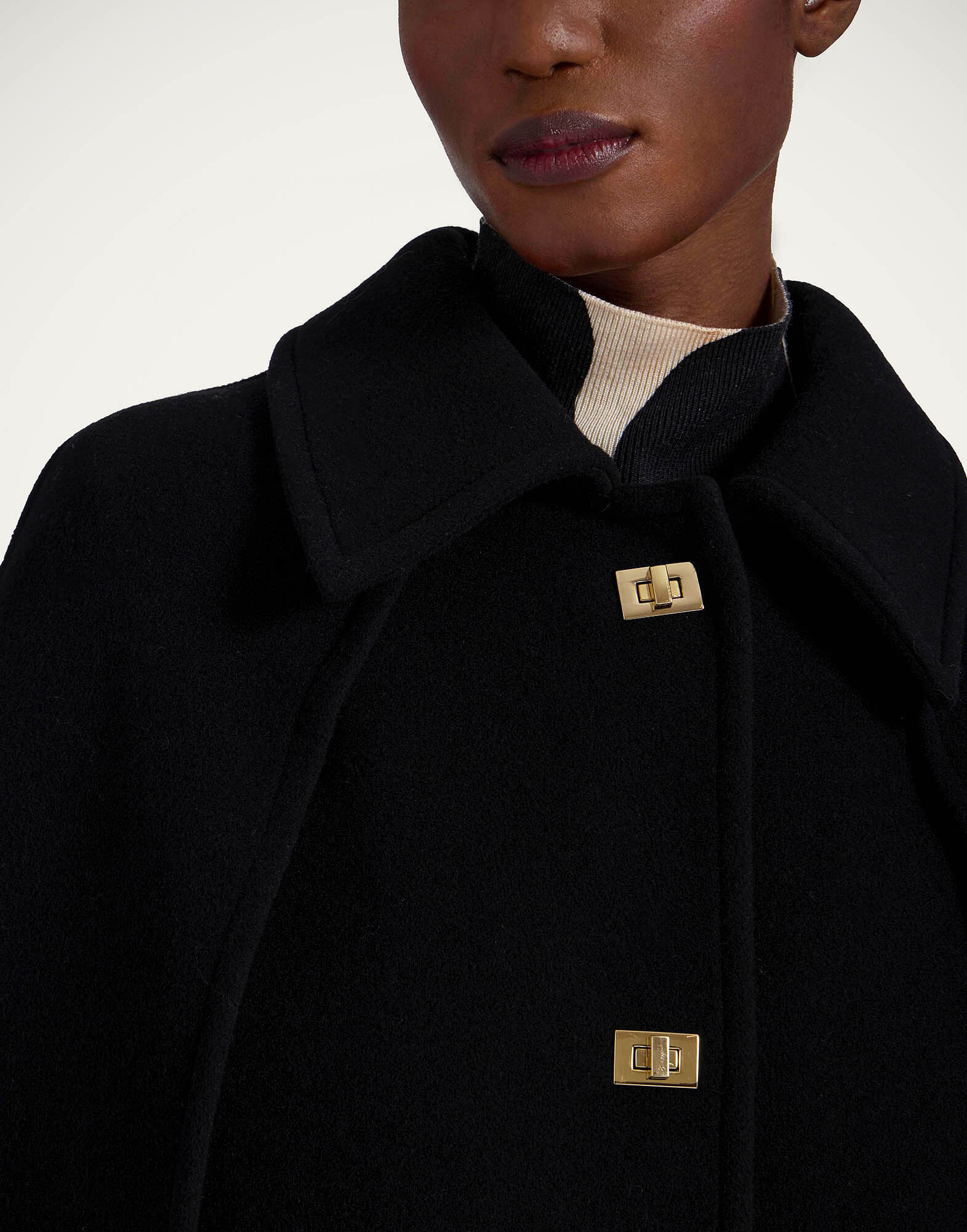 La DoubleJ Milano Cape Black JAC0071WOL012SOLIDBL01