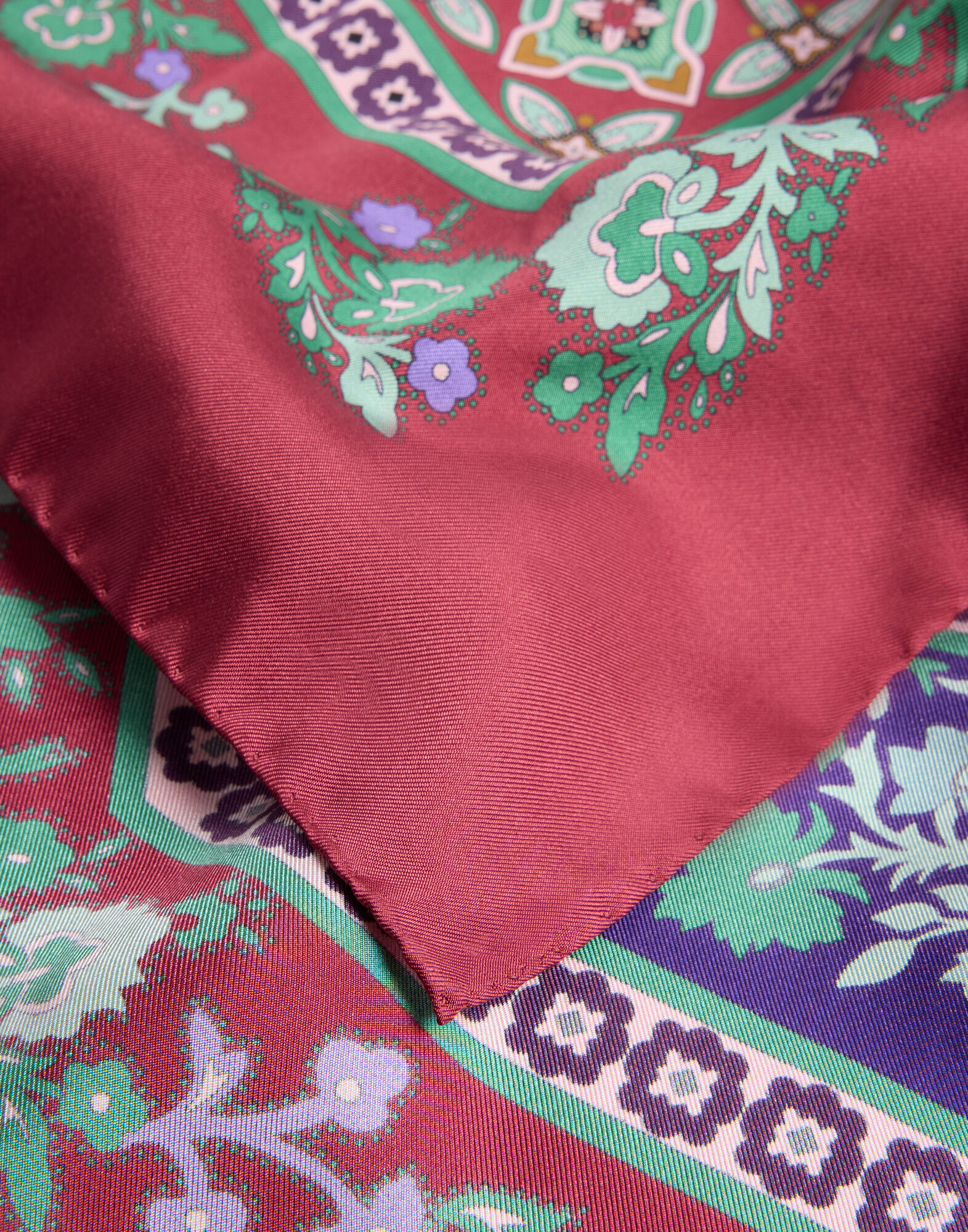 La DoubleJ Foulard 90 Regalia Plac&eacute;e Red SCA0067SIL006REG02RE01