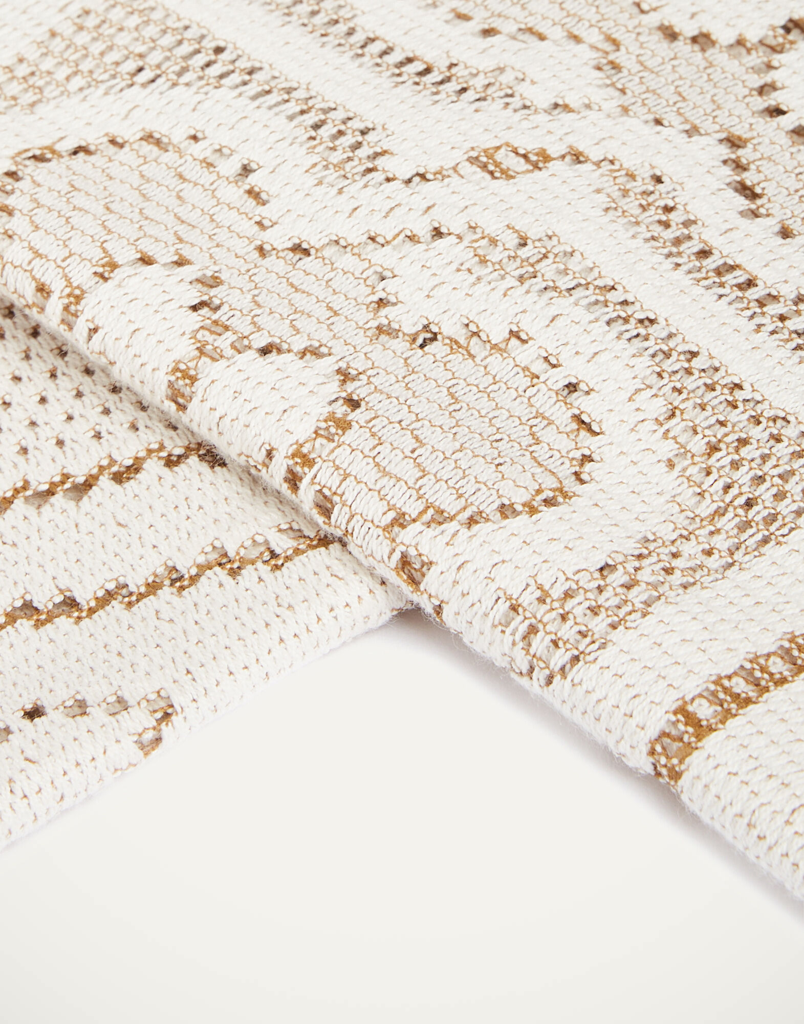 La DoubleJ Lacey Large Tablecloth Solid White Smoke TBC0015EMB066SOLIDWH02