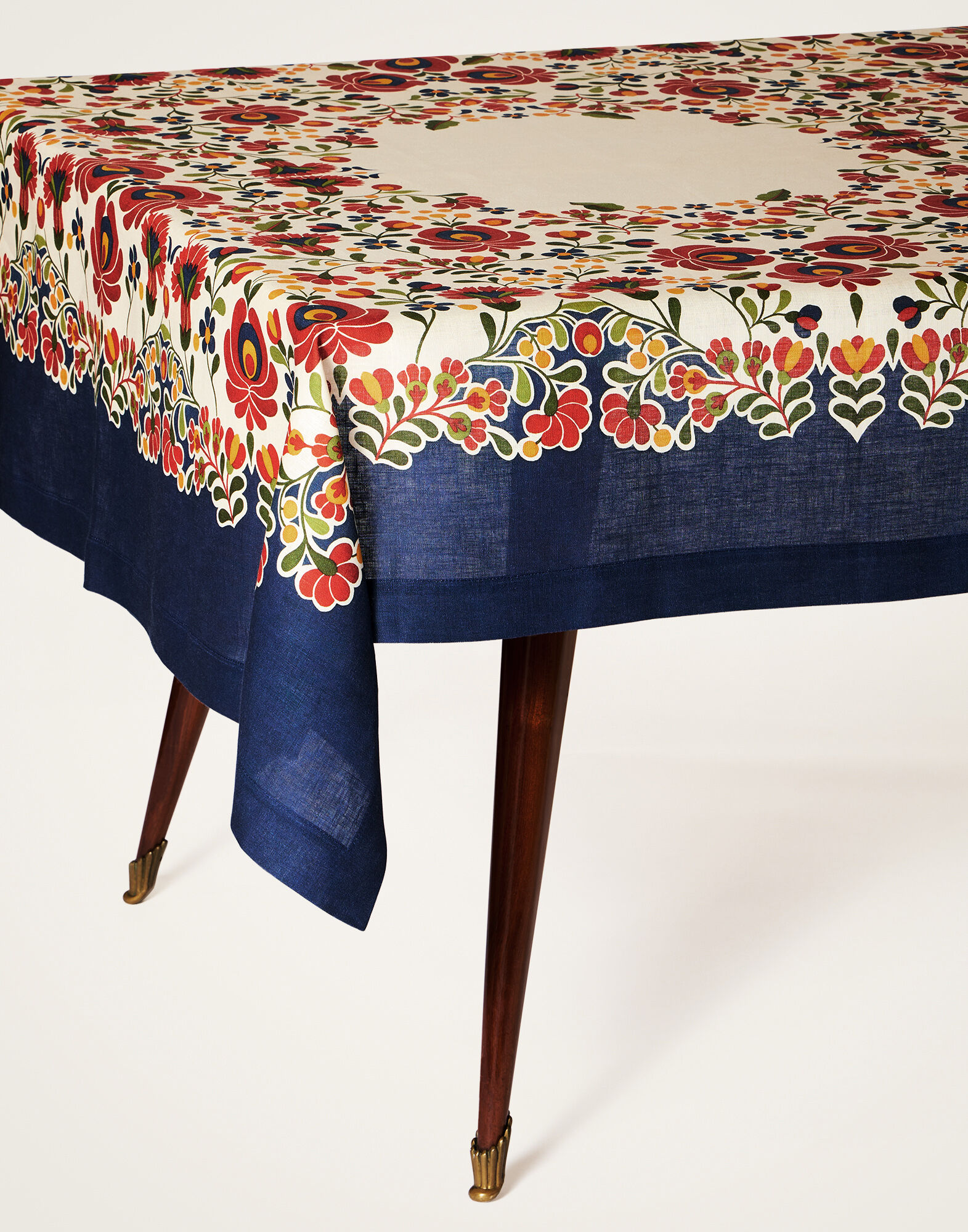 La DoubleJ Square Tablecloth Windflower Plac&eacute;e Bordeaux TBC0021LIN008WNF02RE02