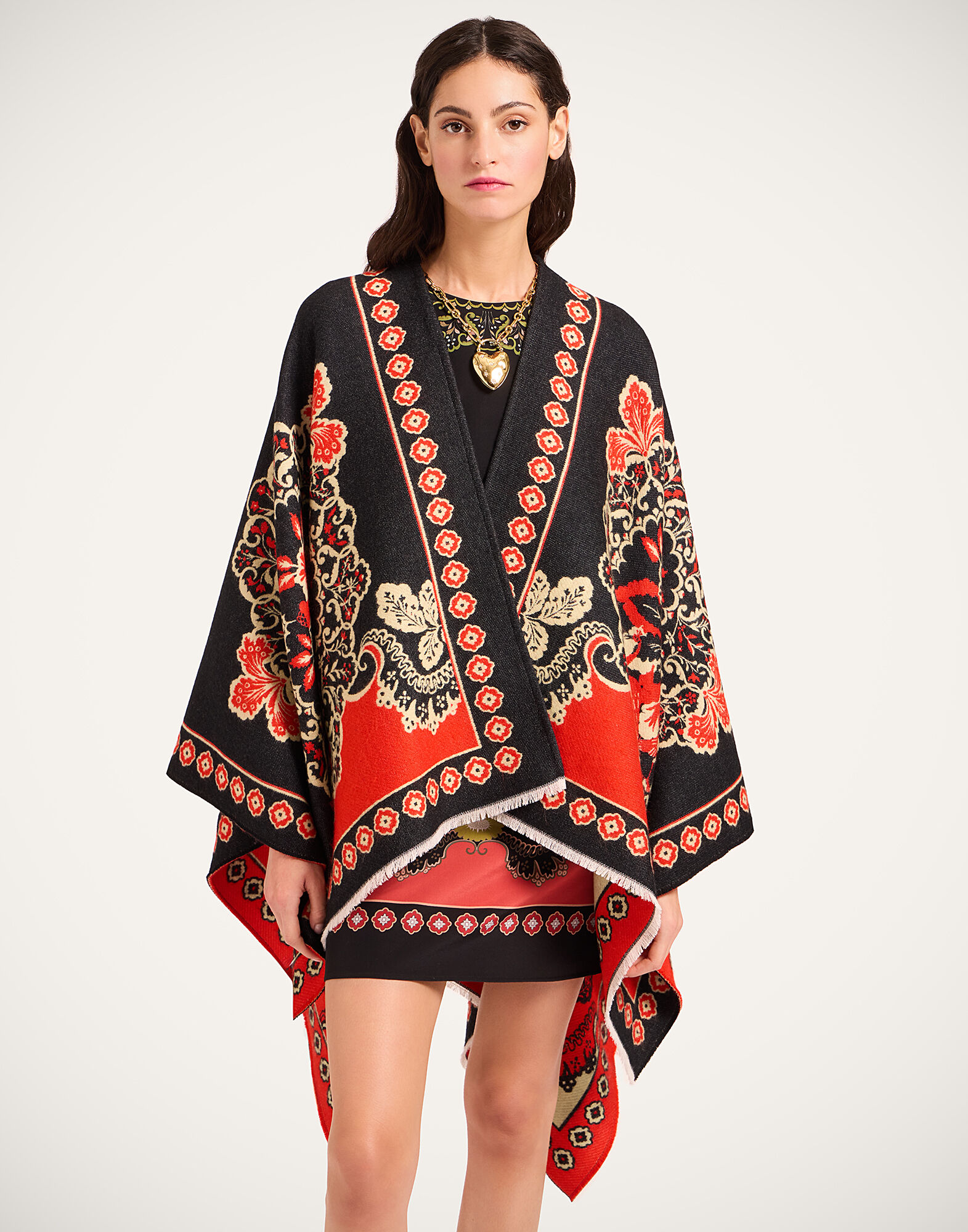 La DoubleJ Soul Poncho Cornucopia Plac&eacute;e Black SCA0059WOL025CRN03BL01