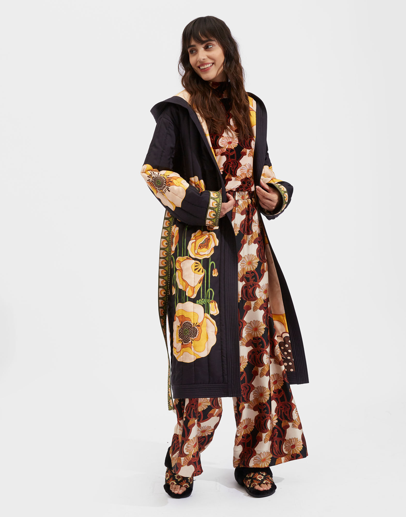 La DoubleJ Reversible Puffer Robe Poppies Black Plac&eacute;e JAC0052SIL006PPP0002