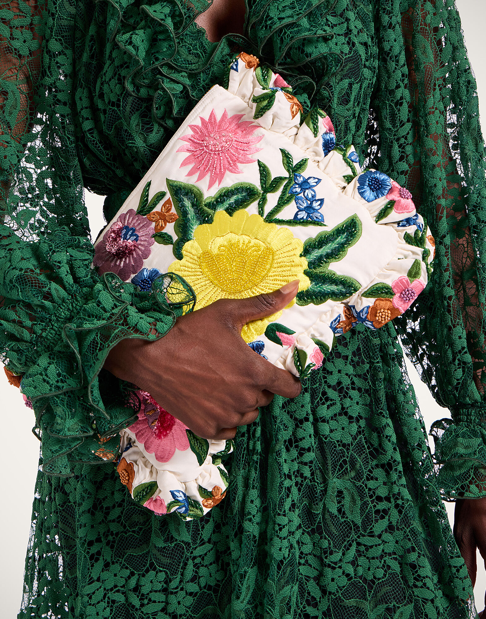 La DoubleJ Hand Pochette Caper Ivory BAG0081EMB108MXF01WH04