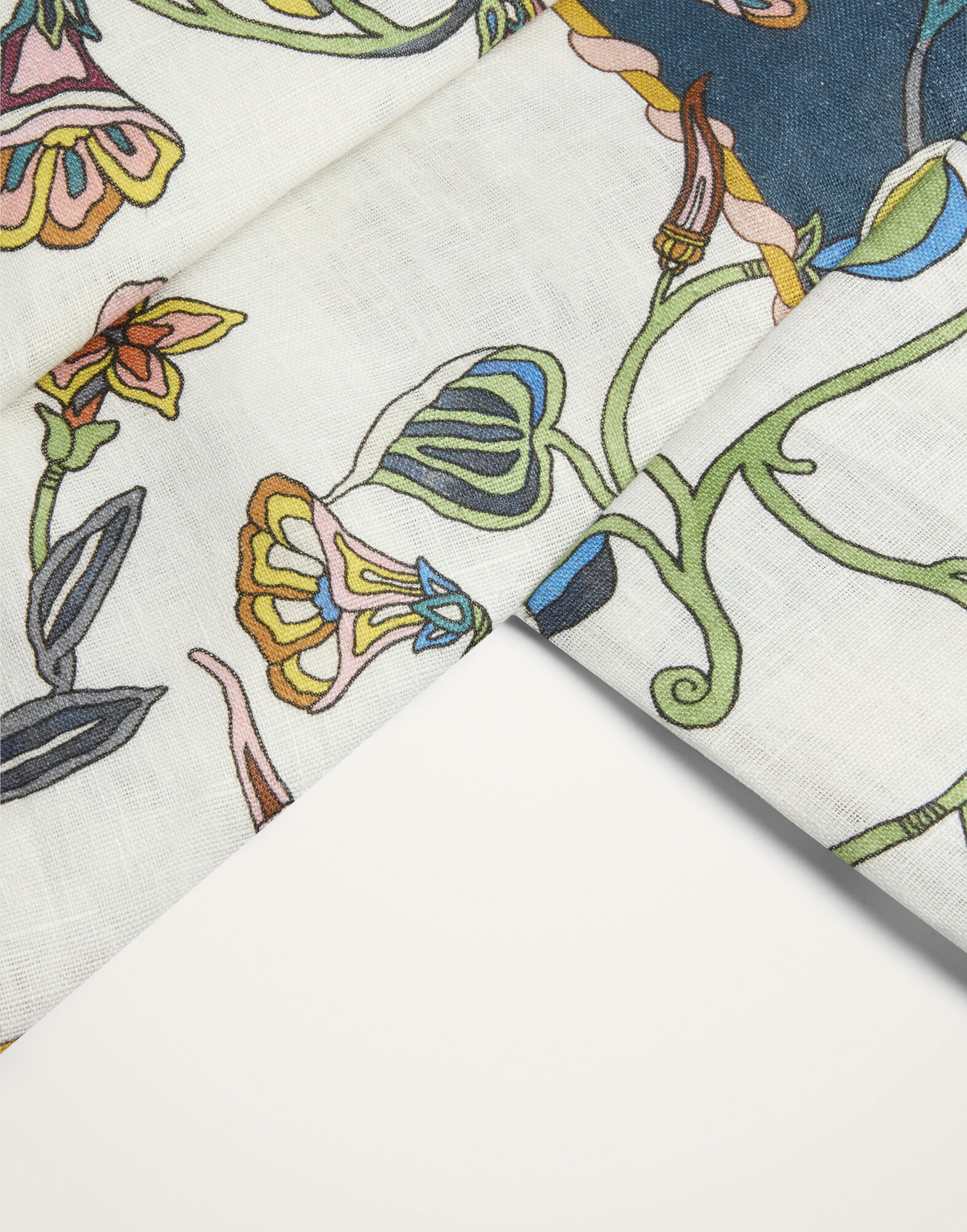 La DoubleJ Large Tablecloth Borboni Plac&eacute;e White TBC0018LIN008BRN14WH01