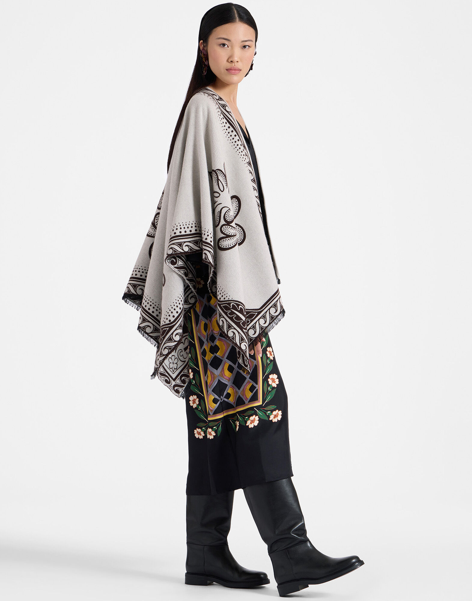 La DoubleJ Poncho Herald Cream SCA0064JCQ104HRL03WH03