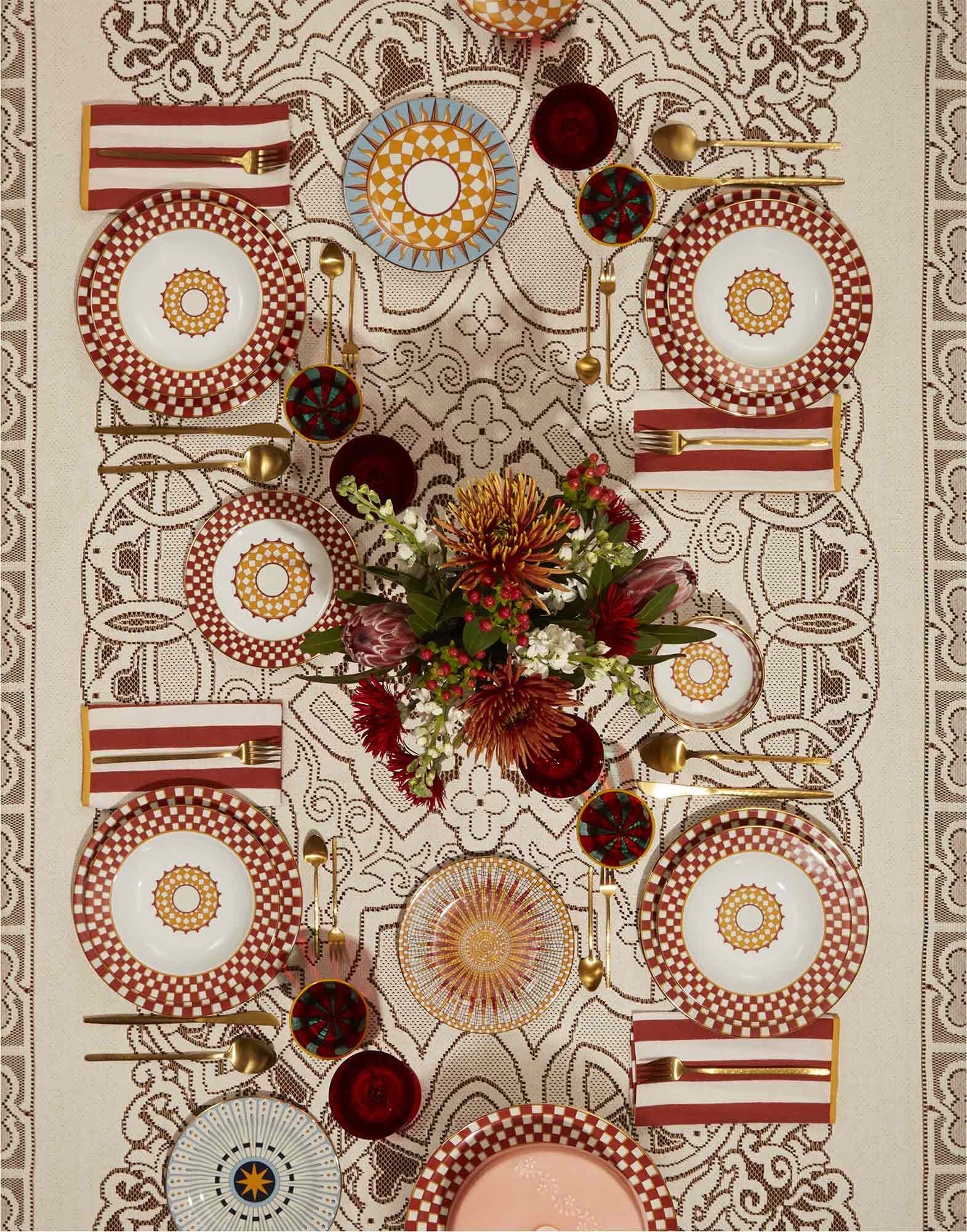 La DoubleJ Lacey Large Tablecloth Solid White Smoke TBC0015EMB066SOLIDWH02