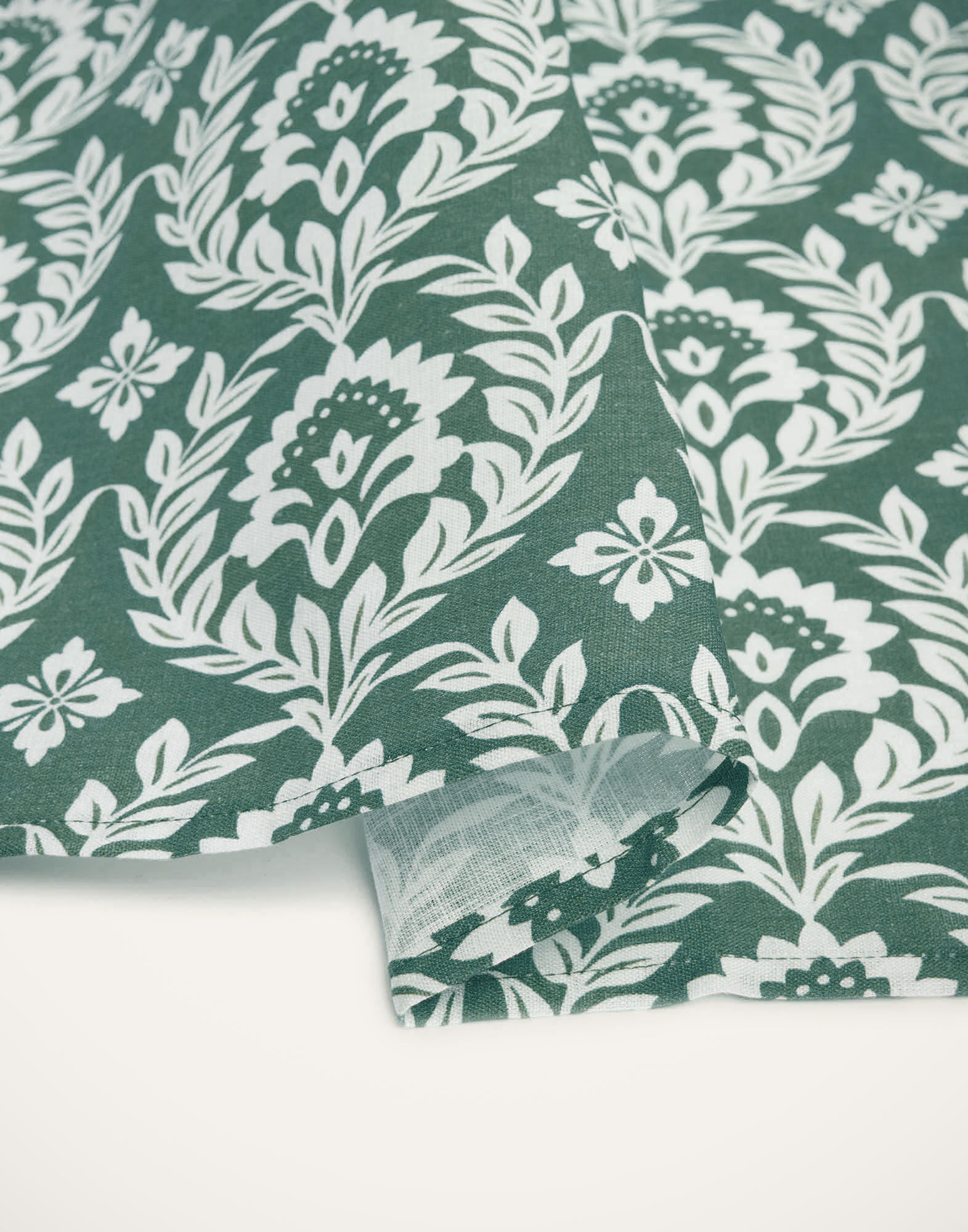 La DoubleJ Large Napkins Set Of 2 Green Garland NAP0006LIN001GRL0005