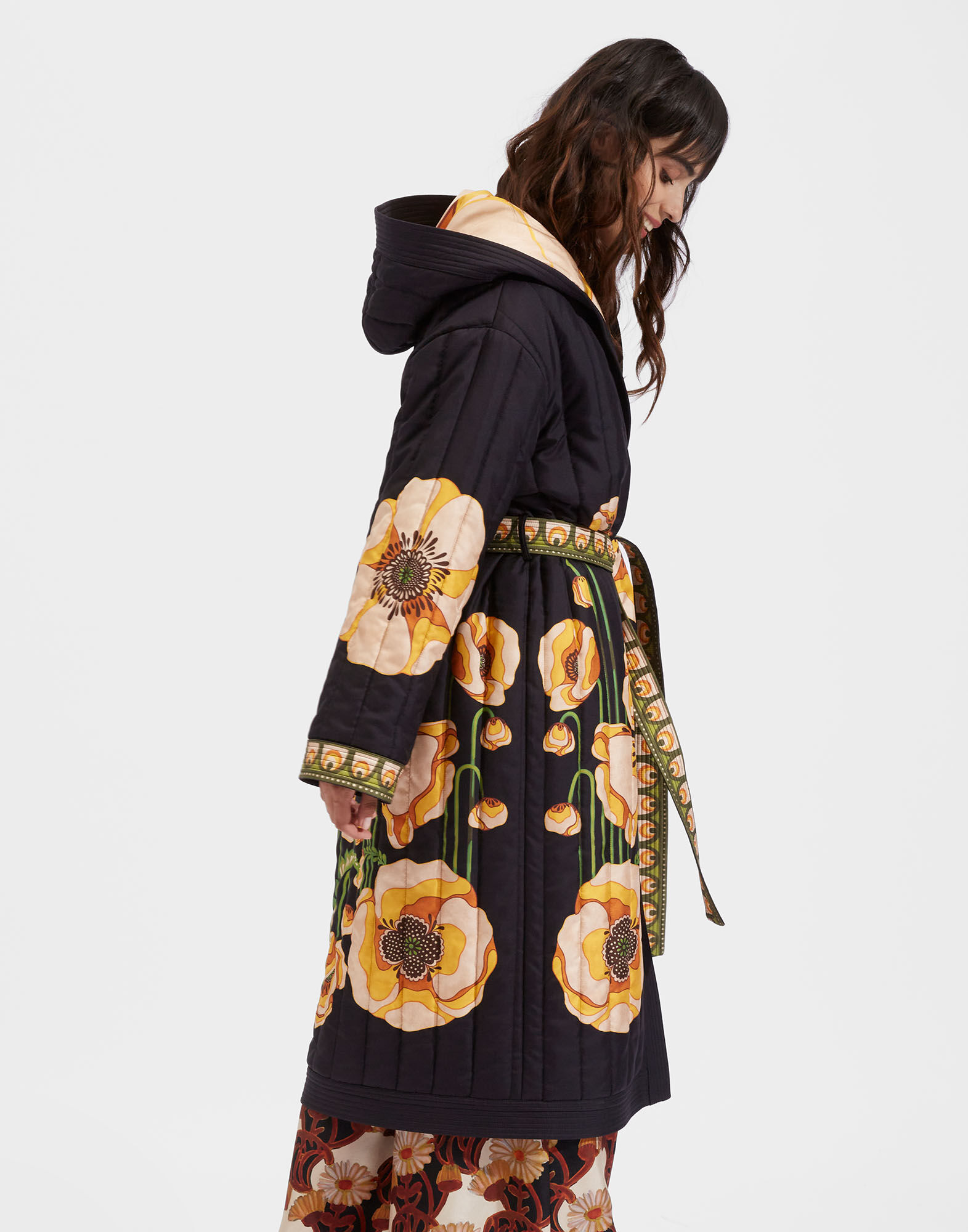 La DoubleJ Reversible Puffer Robe Poppies Black Plac&eacute;e JAC0052SIL006PPP0002