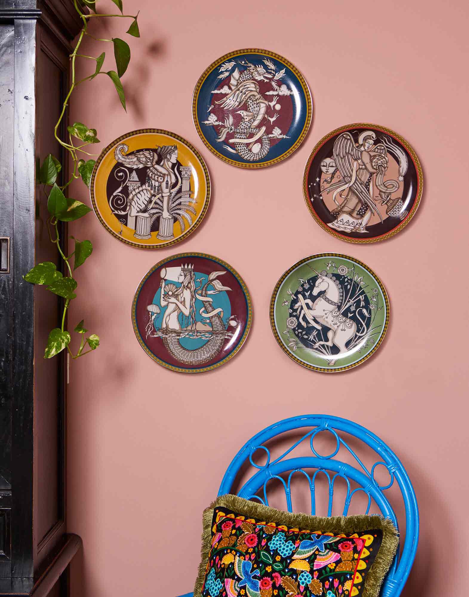 La DoubleJ Decorative Plate The Sphynx Saffron DPL0001CER001SPX01YE09