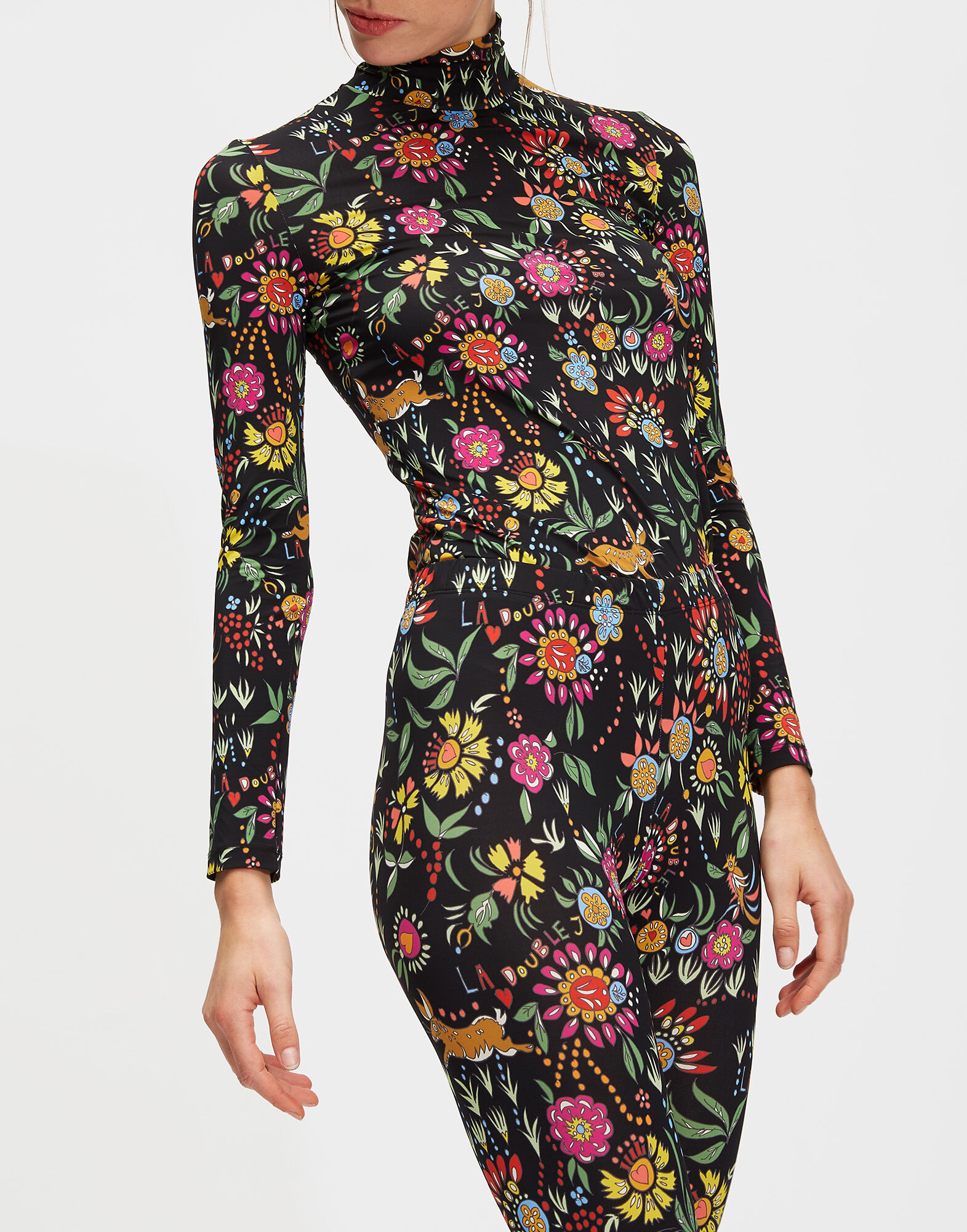 La DoubleJ Turtleneck Babe SHI0030JER005BAB0001