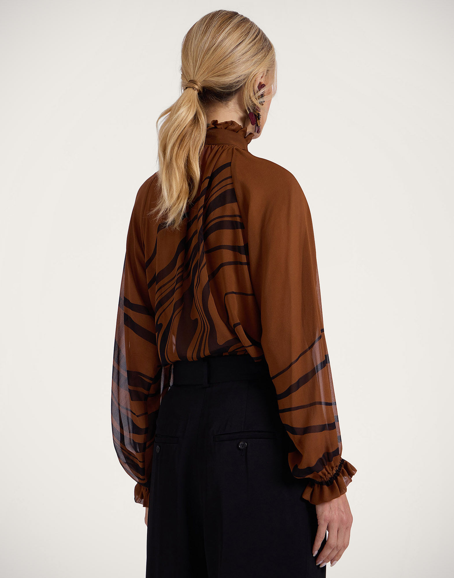 La DoubleJ Cerere Blouse Big Blooms Plac&eacute;e Brown SHI0086SIL014PFI06BR02