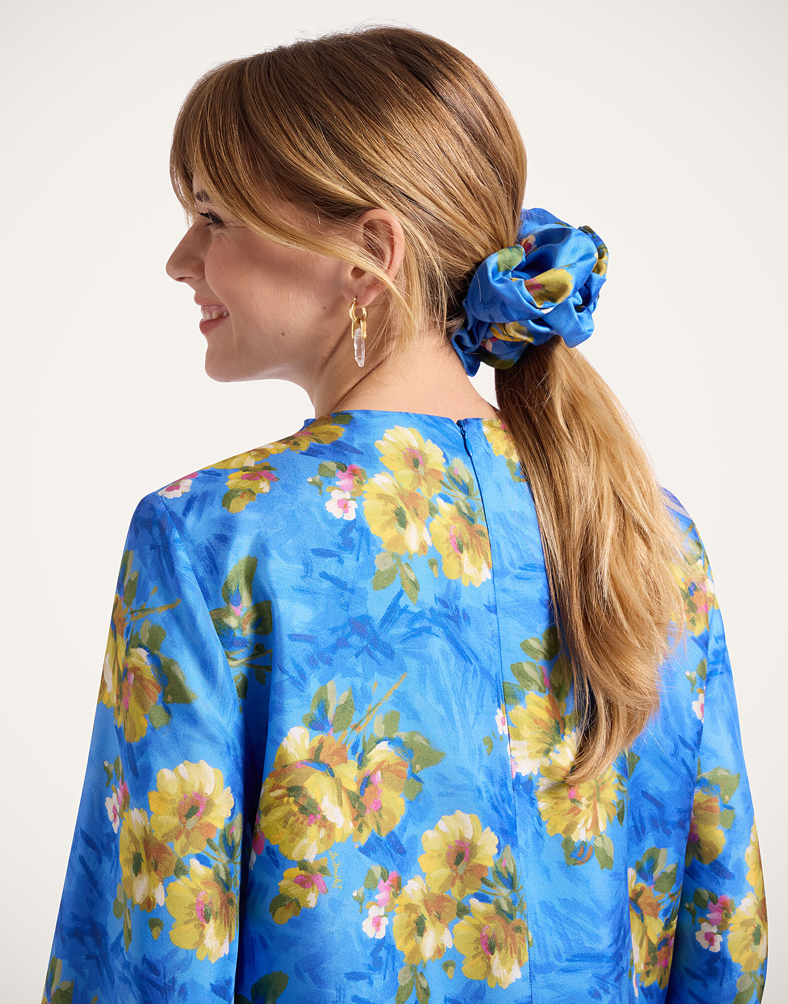 La DoubleJ Giga Scrunchie Riptide Light Blue SCR0003SIL001RIP01BU01