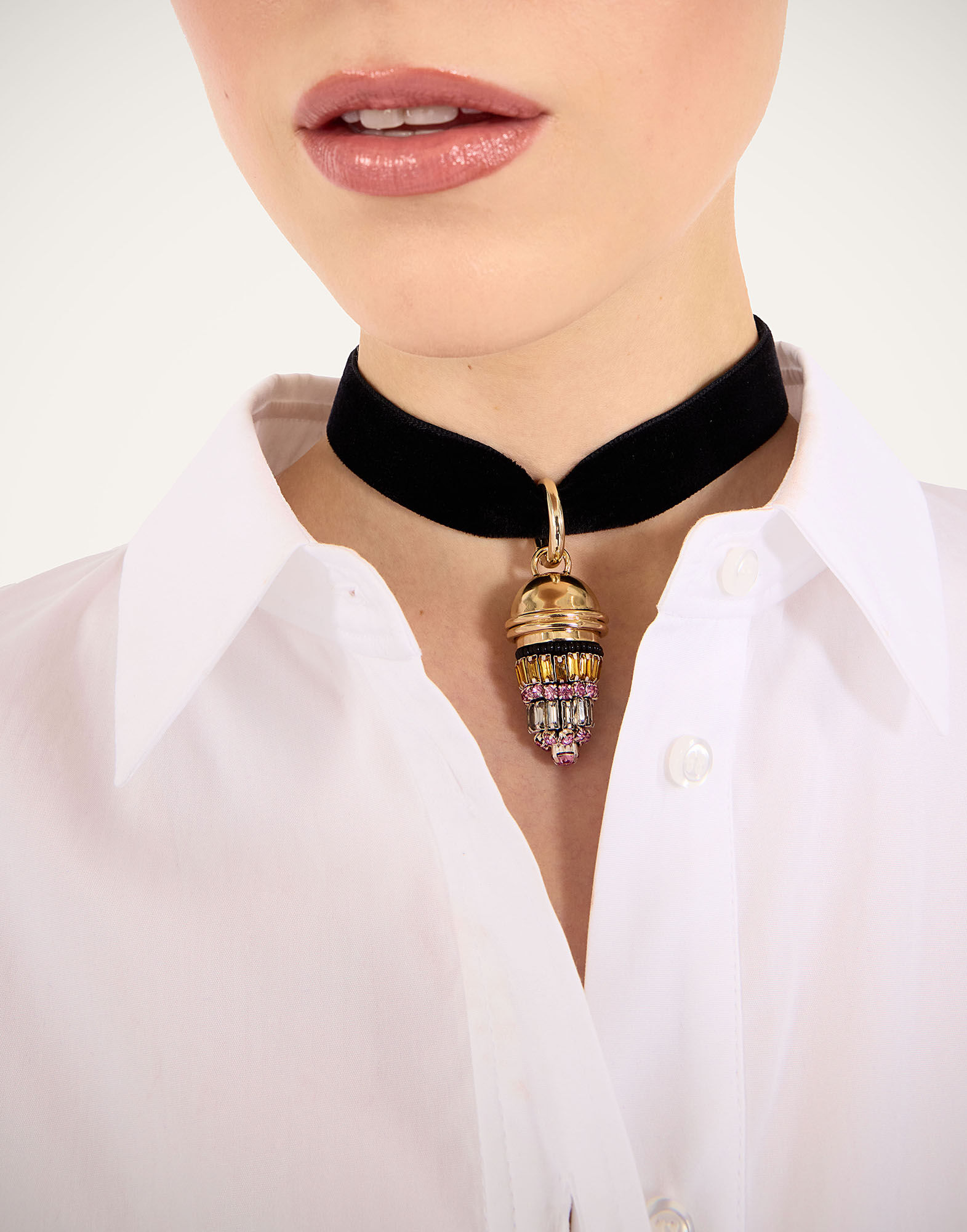 La DoubleJ Lantern Necklace 24K Gold Plate & Crystal Embroidery NEC0048BRA004SOLIDPI01