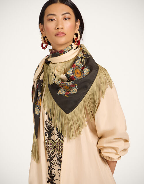 La DoubleJ Fringe Triangle Scarf Nucleus Placée Off White SCA0076SIL006NUC06WH05