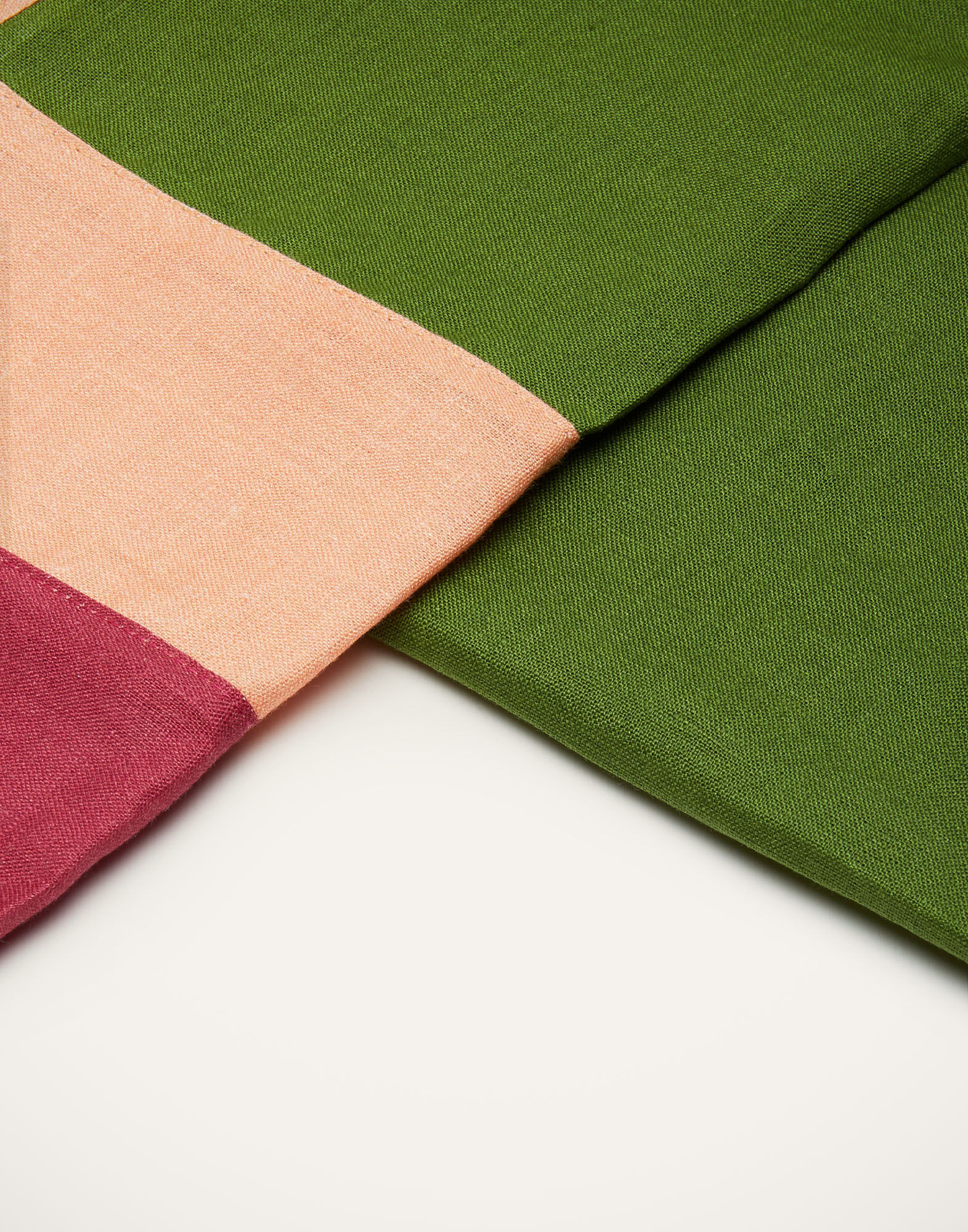 La DoubleJ Large Tablecloth Rainbow Bosco TBC0003LIN006RAI0024