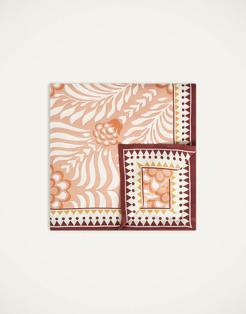 La DoubleJ Medium Tablecloth Tudor Pink TBC0002LIN001TDR03PI05