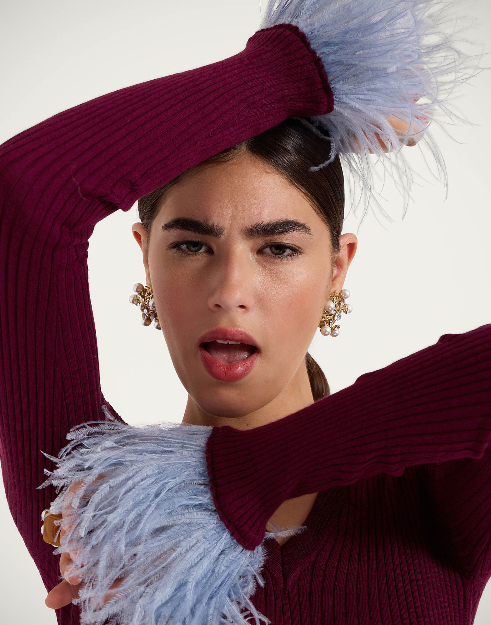 La DoubleJ V-Neck High Kick Top Solid Burgandy PUL0206KNI122VA276RE02