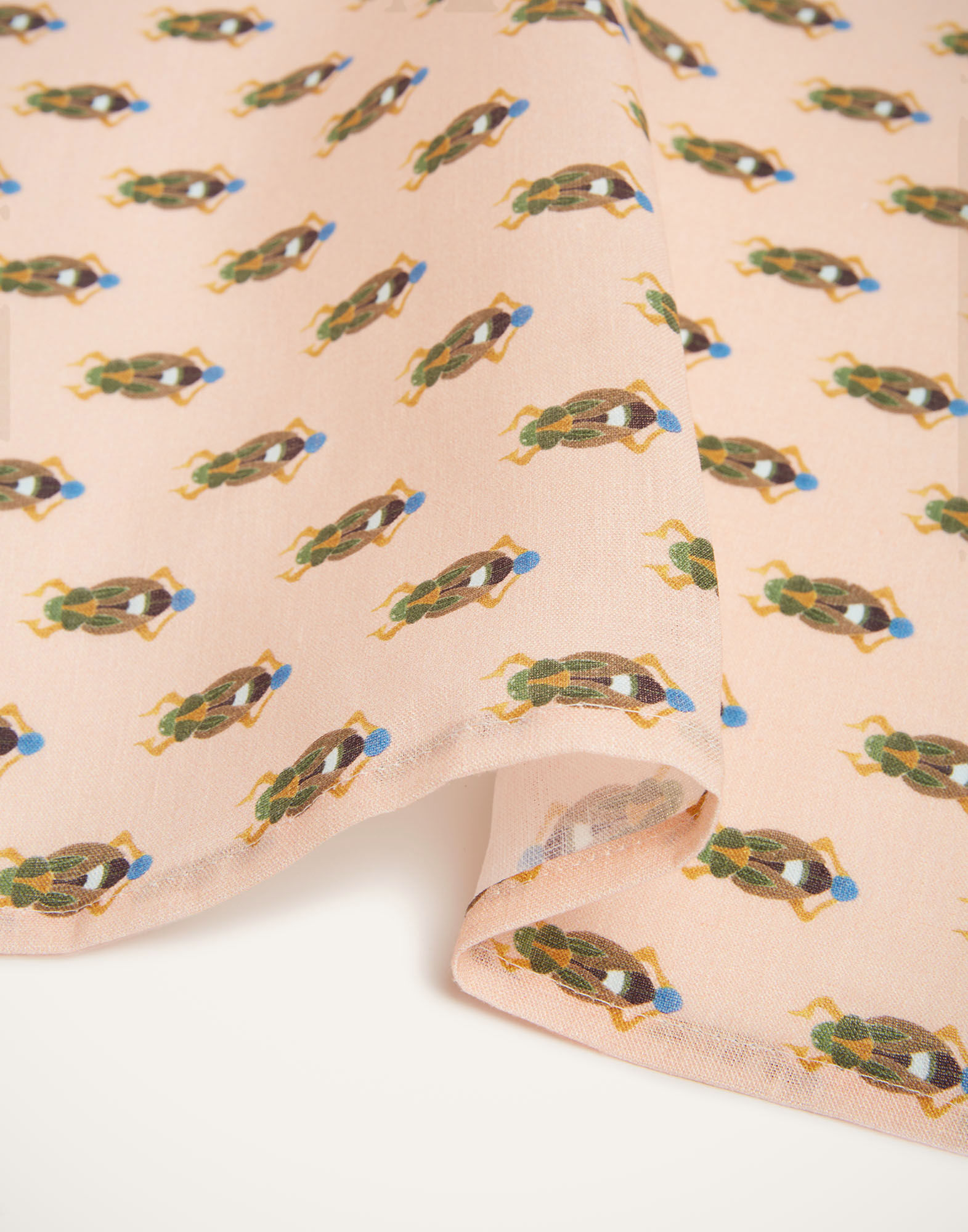 La DoubleJ Large Napkins Set Of 2 Pink Scarab NAP0006LIN001SCR0002