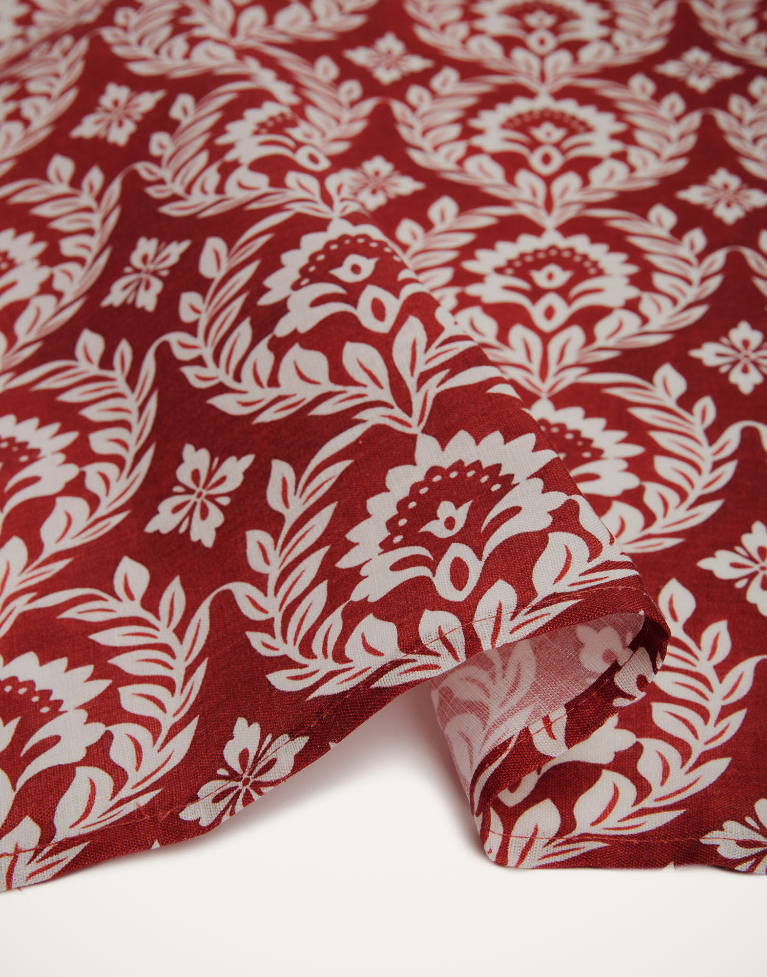 La DoubleJ Large Napkins Set Of 2 Bordeaux Garland NAP0006LIN001GRL0012