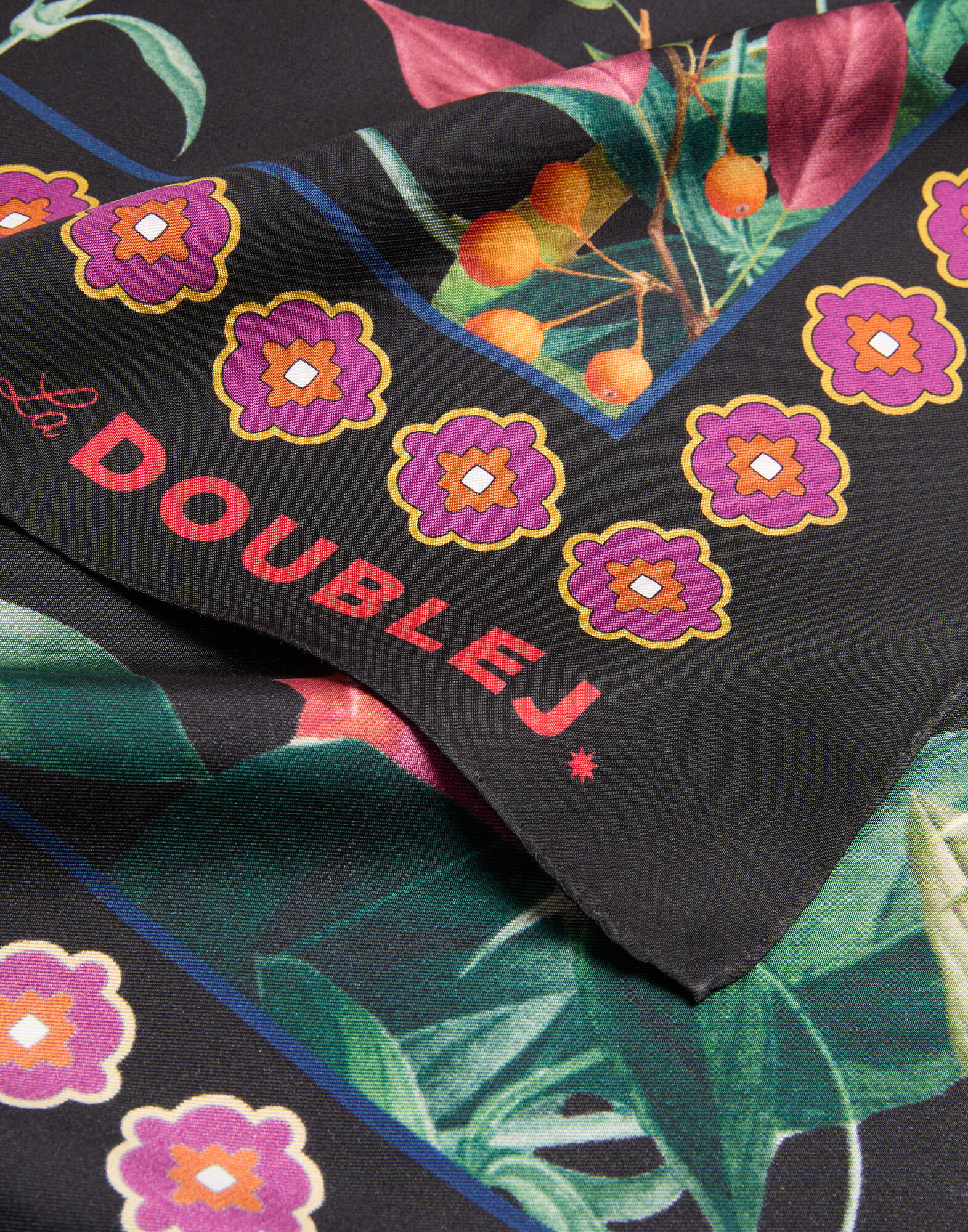 La DoubleJ Foulard 90 Zooflora Butterbird Plac&eacute;e Black SCA0067SIL006BTB03BL01