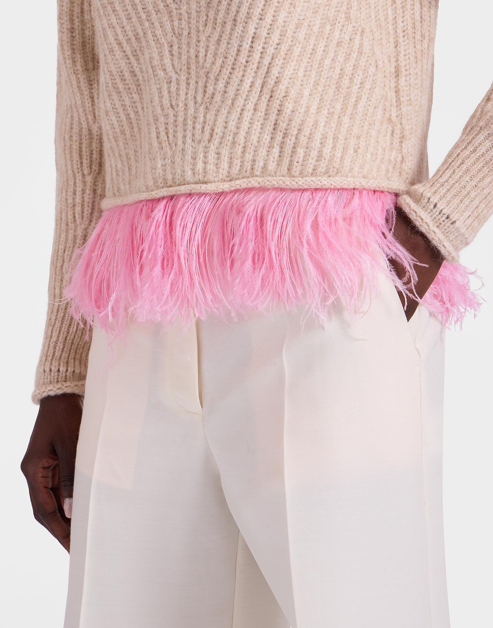 La DoubleJ High Kick Sweater Ivory PUL0174KNI098VA211WH04