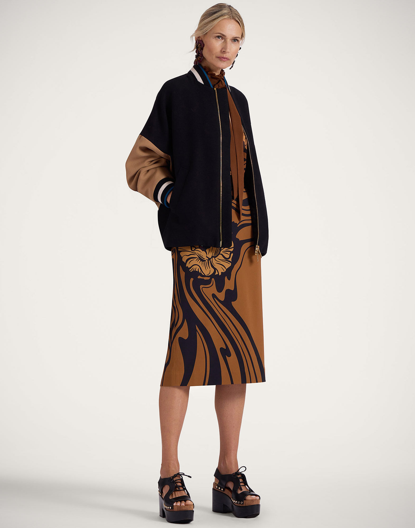 La DoubleJ Pencil Skirt Big Blooms Plac&eacute;e Brown SKI0022VIS011PFI06BR02