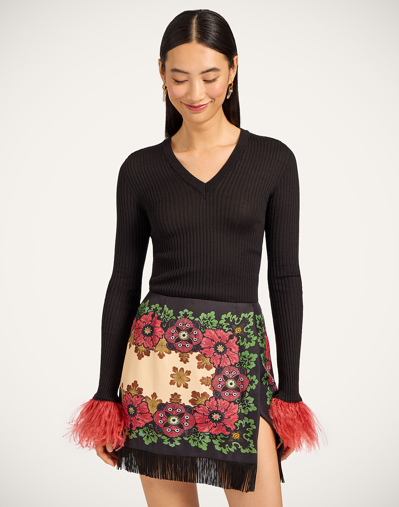 La DoubleJ V-Neck High Kick Top Solid Black PUL0206KNI122VA290BL01