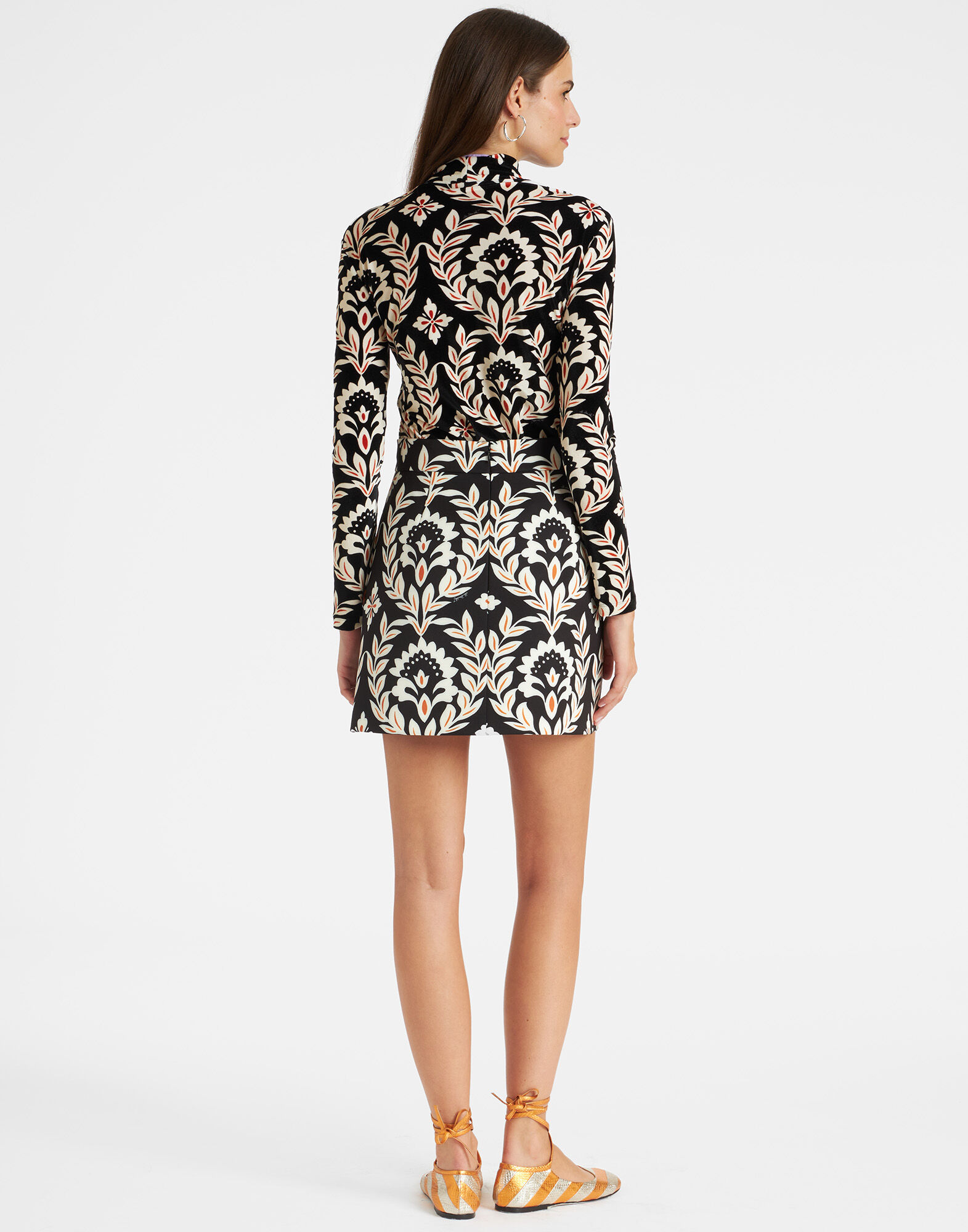 La DoubleJ Turtleneck Ghirlanda Black SHI0030VEL006GHI01BL01