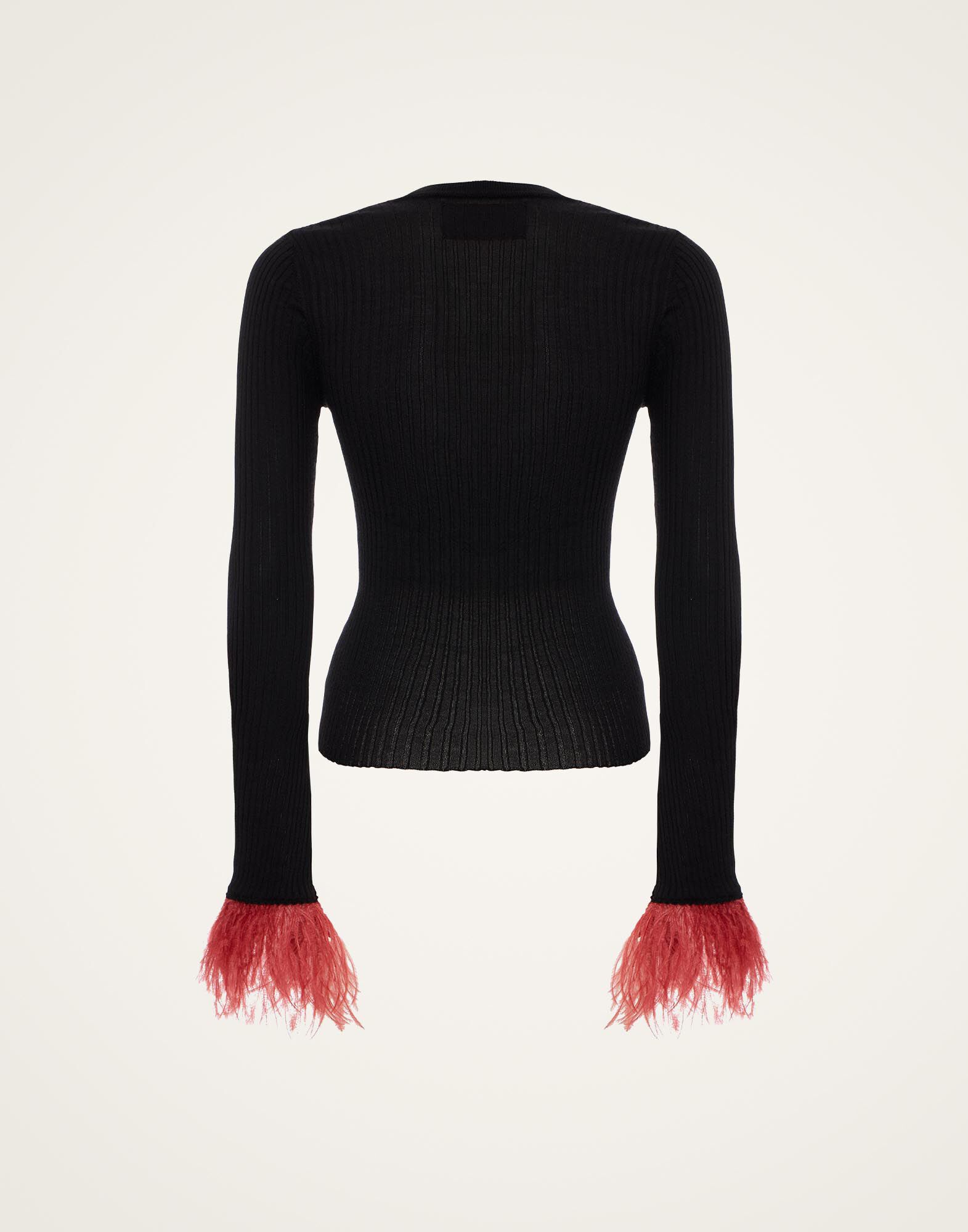 La DoubleJ V-Neck High Kick Top Solid Black PUL0206KNI122VA290BL01