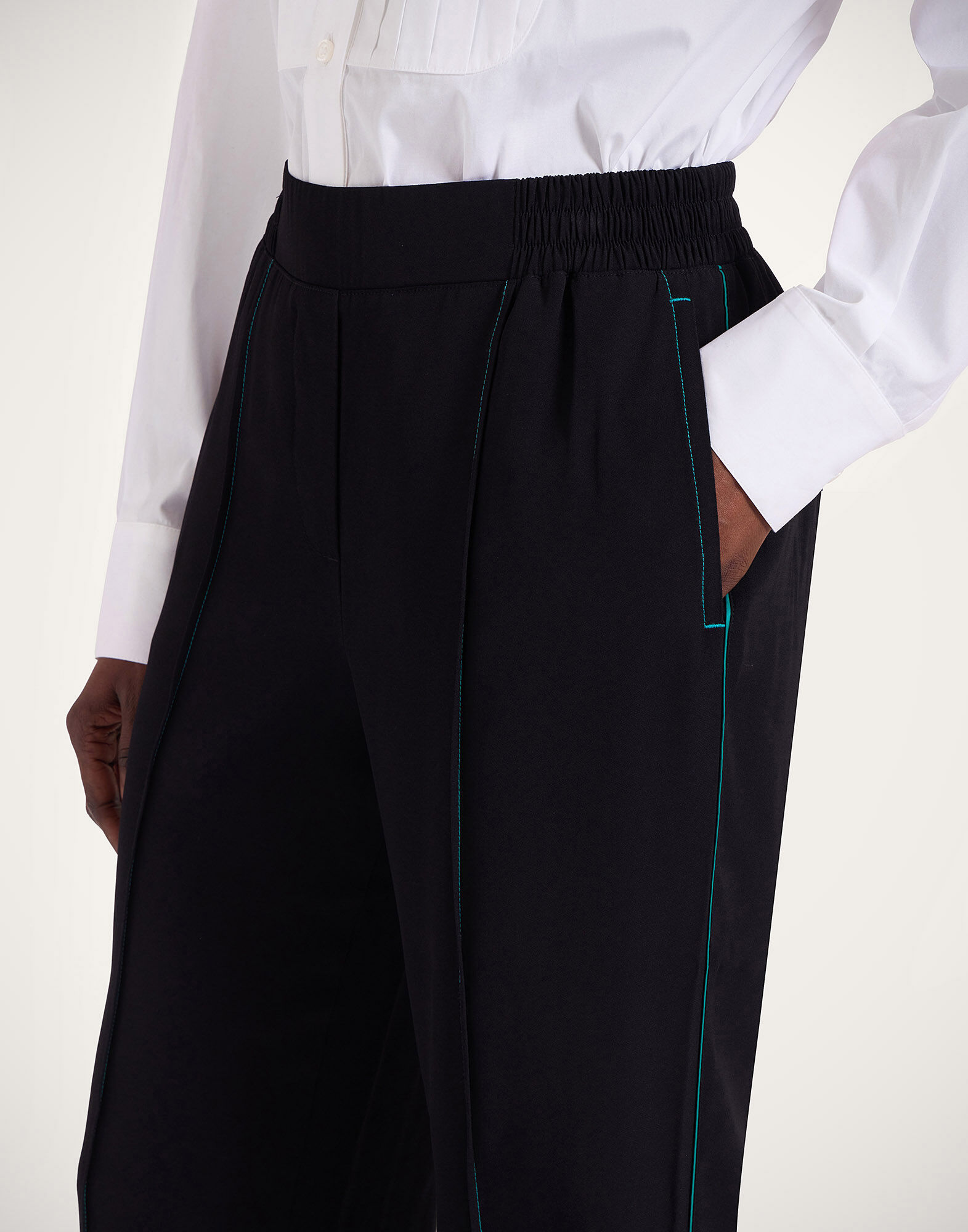 La DoubleJ Jones Jogger Solid Black TRO0155SAB001SOLIDBL01