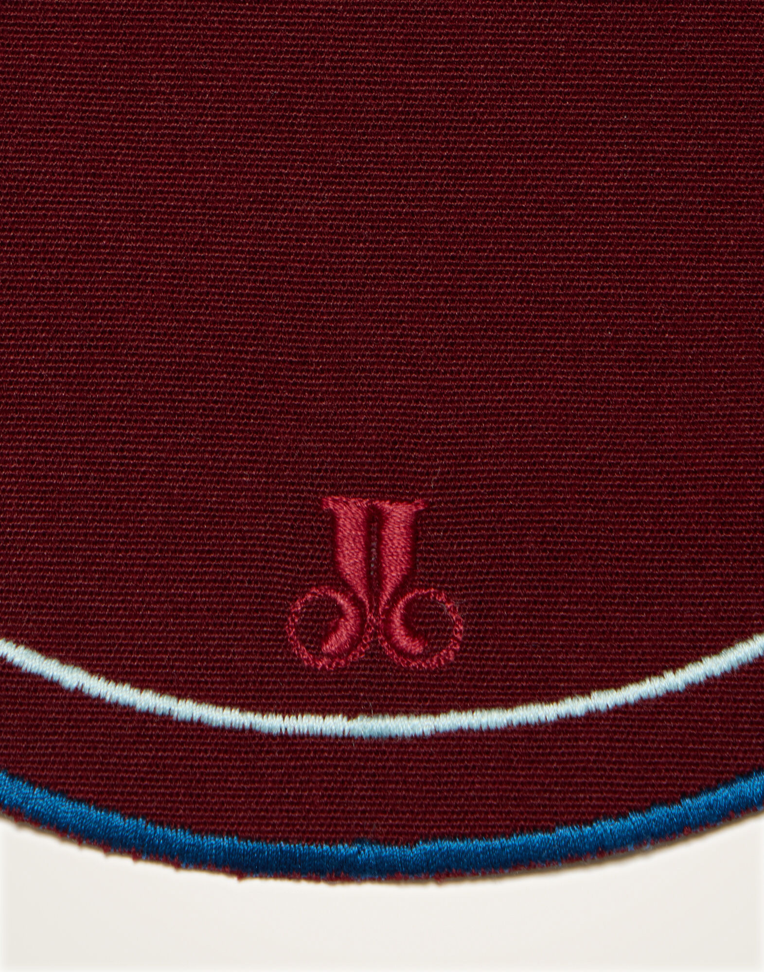 La DoubleJ Medallion Placemats Set Of 2 Solid Bordeaux PMT0028ACR003SOLIDRE02