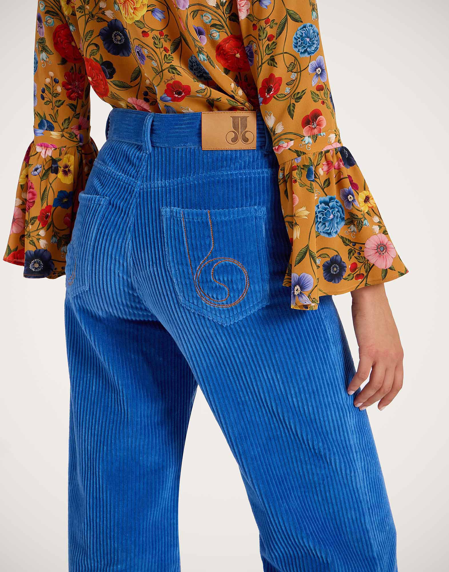 La DoubleJ The Flare Pants Solid Light Blue TRO0140VEL013SOLIDBU01