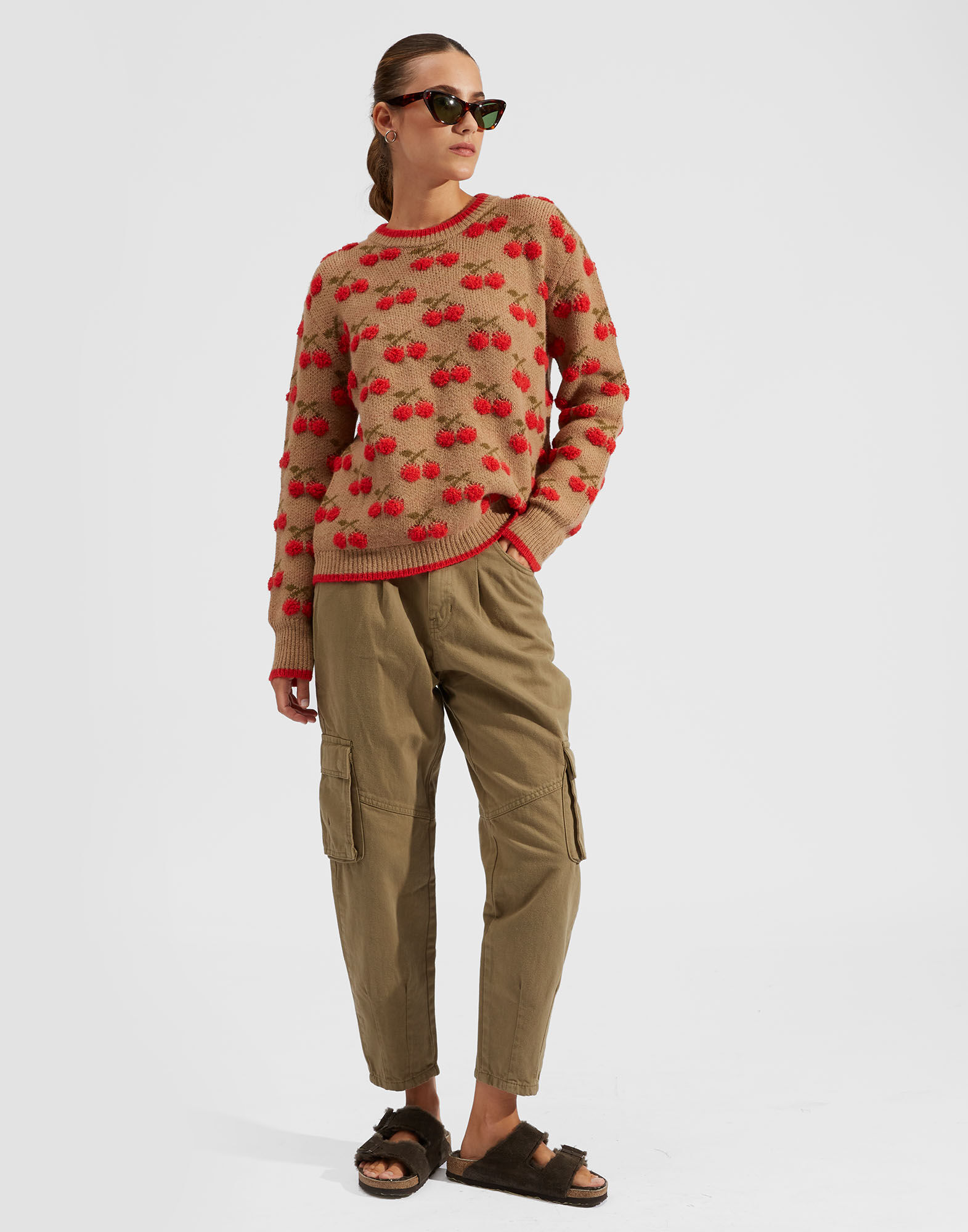 La DoubleJ Cherry Sweater Camel/Red PUL0103KNI064VAR0129