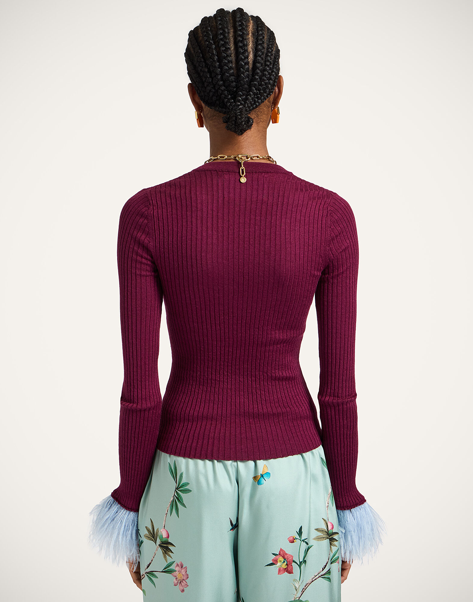 La DoubleJ V-Neck High Kick Top Solid Burgandy PUL0206KNI122VA276RE02