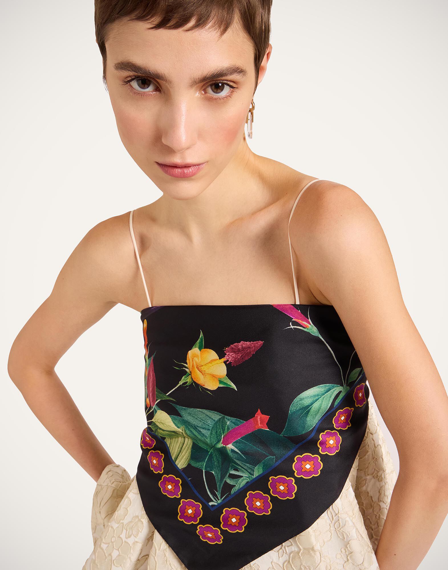 La DoubleJ Foulard 90 Zooflora Butterbird Plac&eacute;e Black SCA0067SIL006BTB03BL01