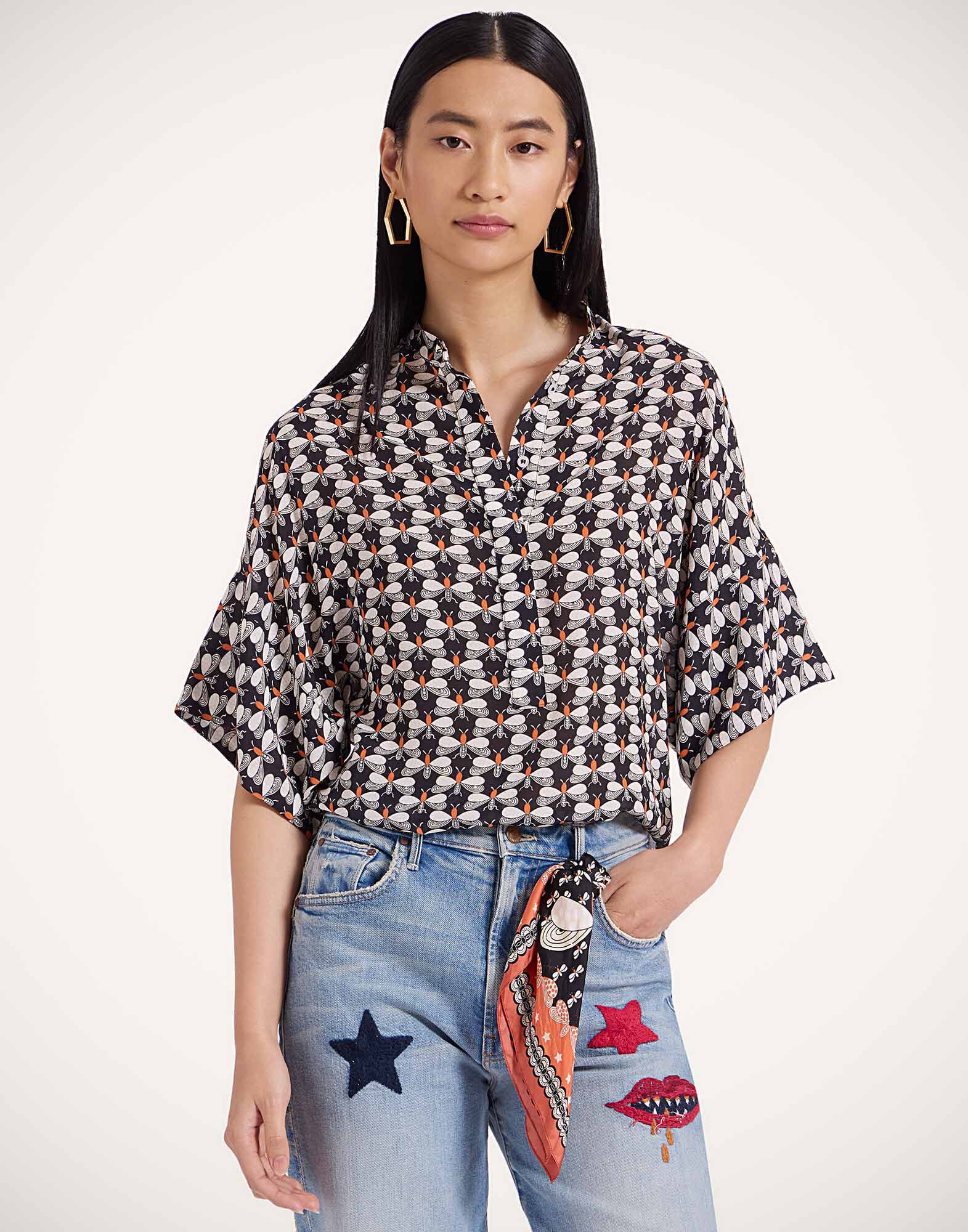 La DoubleJ Estelle Blouse Petaltail Black SHI0127VIS019PET01BL01