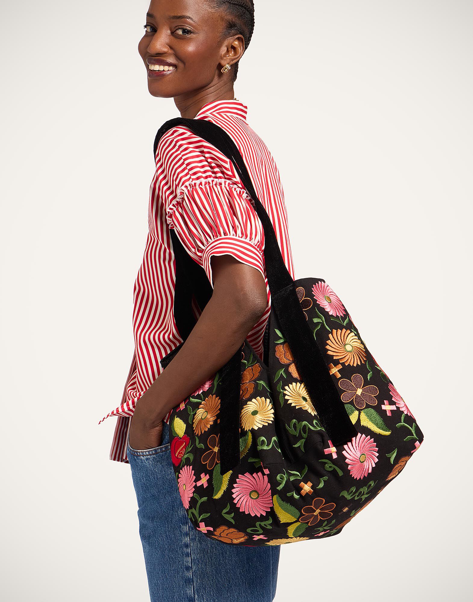 La DoubleJ Soft Bag Crossflower Black BAG0099EMB174CRO01BL01