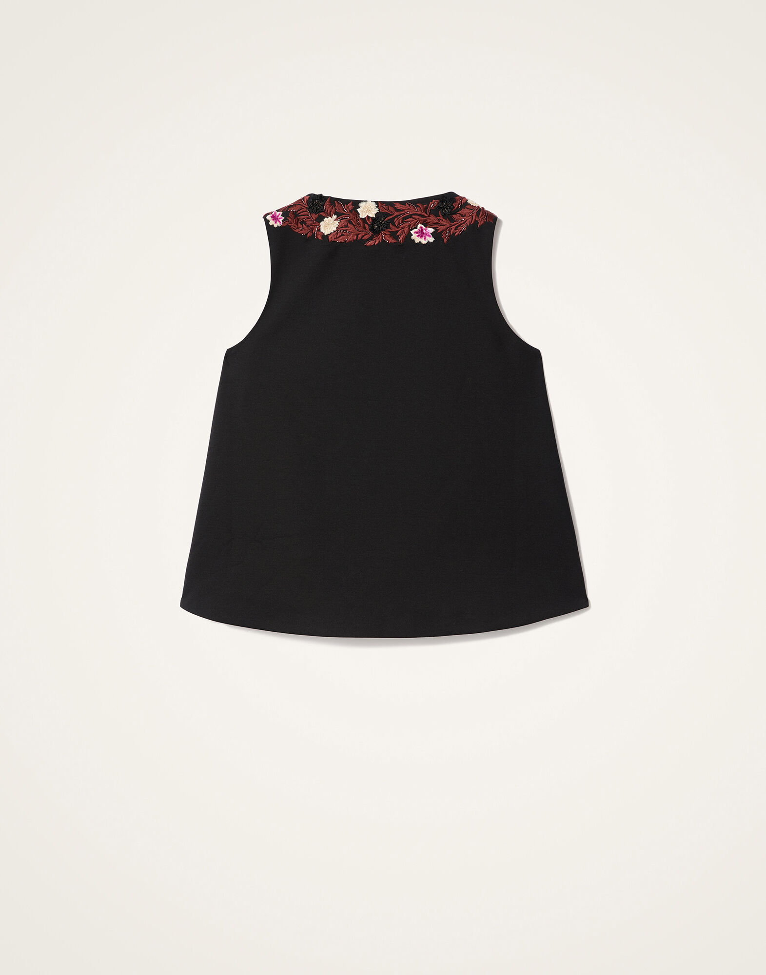 La DoubleJ V-Neck Scala Top Solid Black TOP0181JER071SOLIDBL01